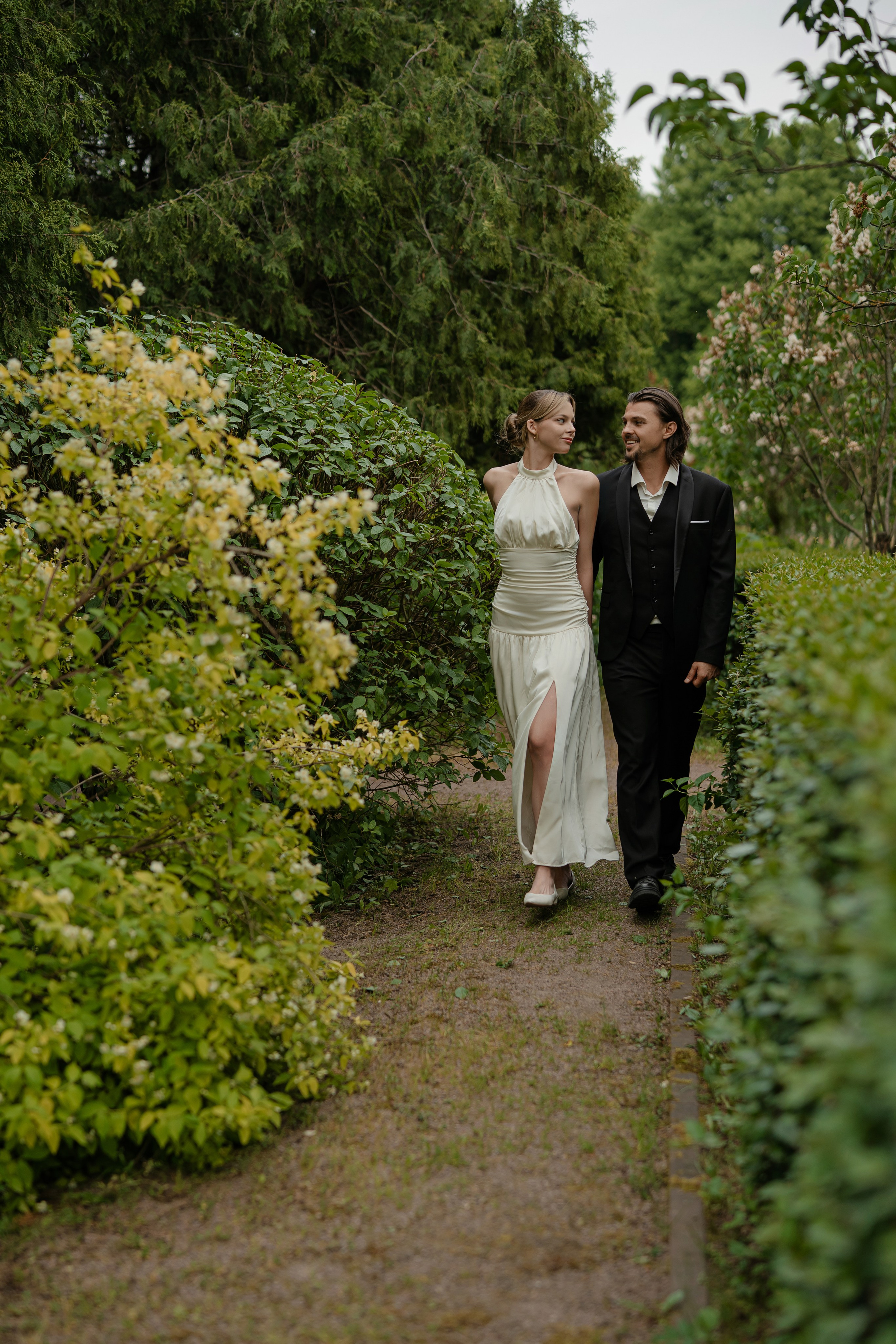 Свадебная прогулка, а парке Сокольники. Фотограф Сергиев Посад / Москва / Дмитров / Дубна