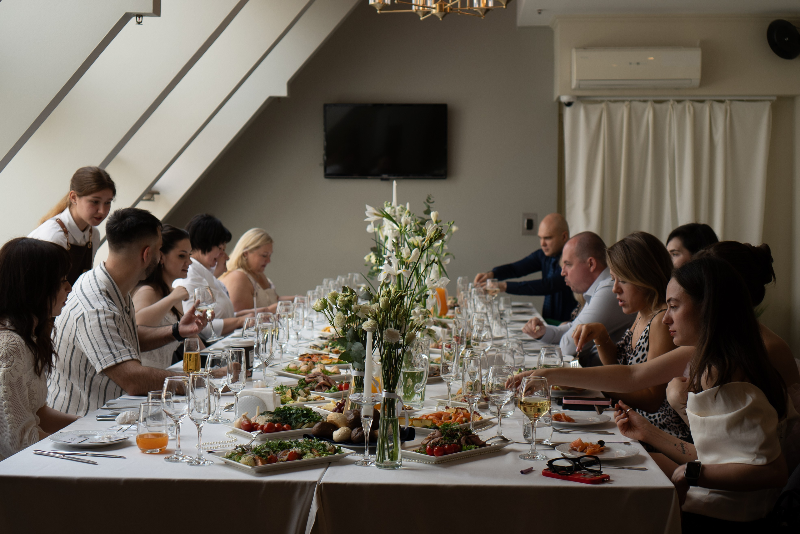 СВАДЕБНЫЙ БАНКЕТ НА ВЛАДИМИРСКОЙ В САНКТ-ПЕТЕРБУРГЕ (КАМЕРНАЯ СВАДЬБА). Профессиональный фотограф, Санкт-Петербург — Виктория Богомолова
