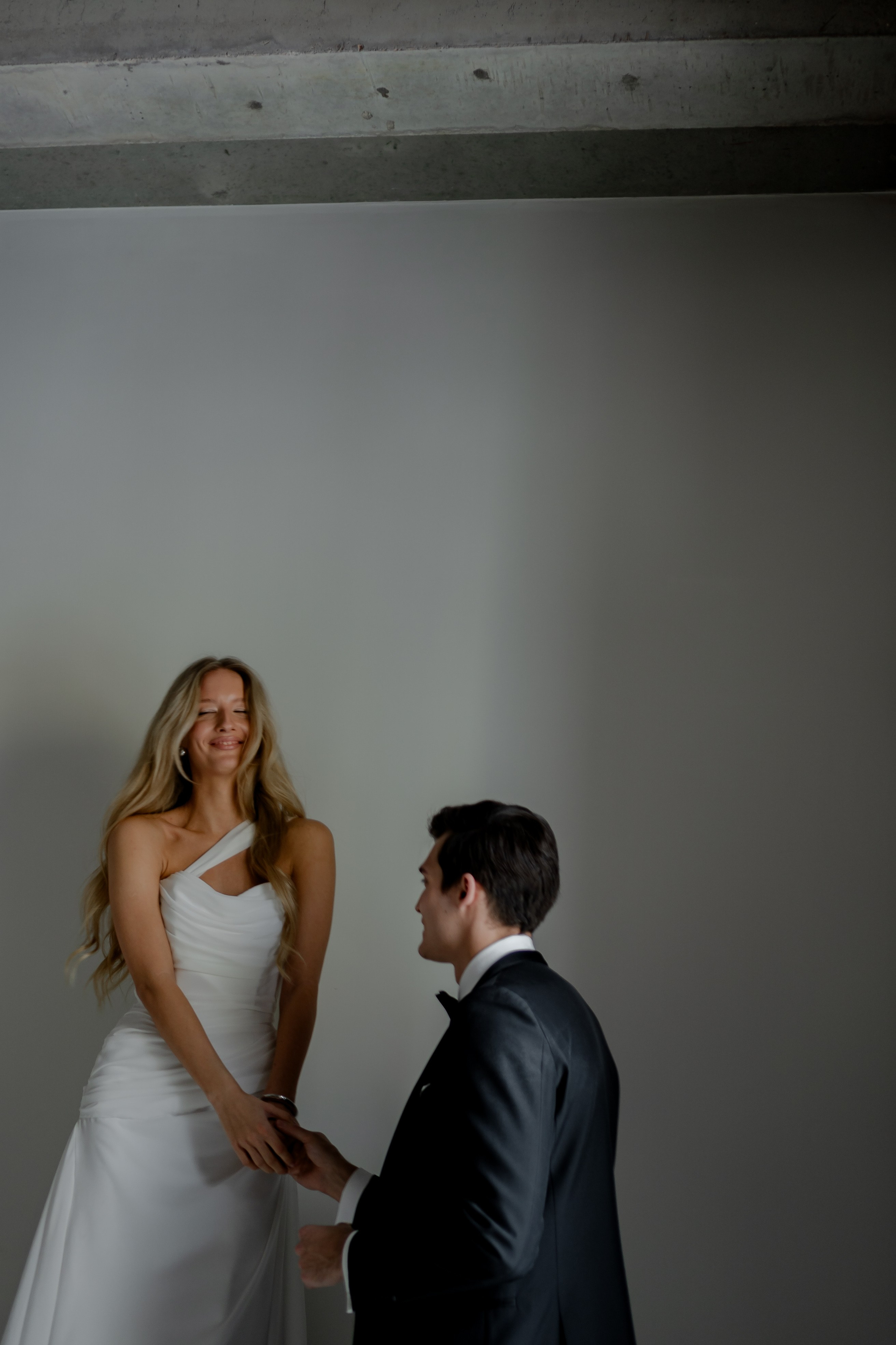 ЭЛЕГАНТНАЯ СВАДБЕНАЯ СЬЕМКА ЖЕНИХА И НЕВЕСТЫ В ДОРОГОМ ОТЕЛЕ САНКТ-ПЕТЕРБУРГА. Профессиональный фотограф, Санкт-Петербург — Виктория Богомолова