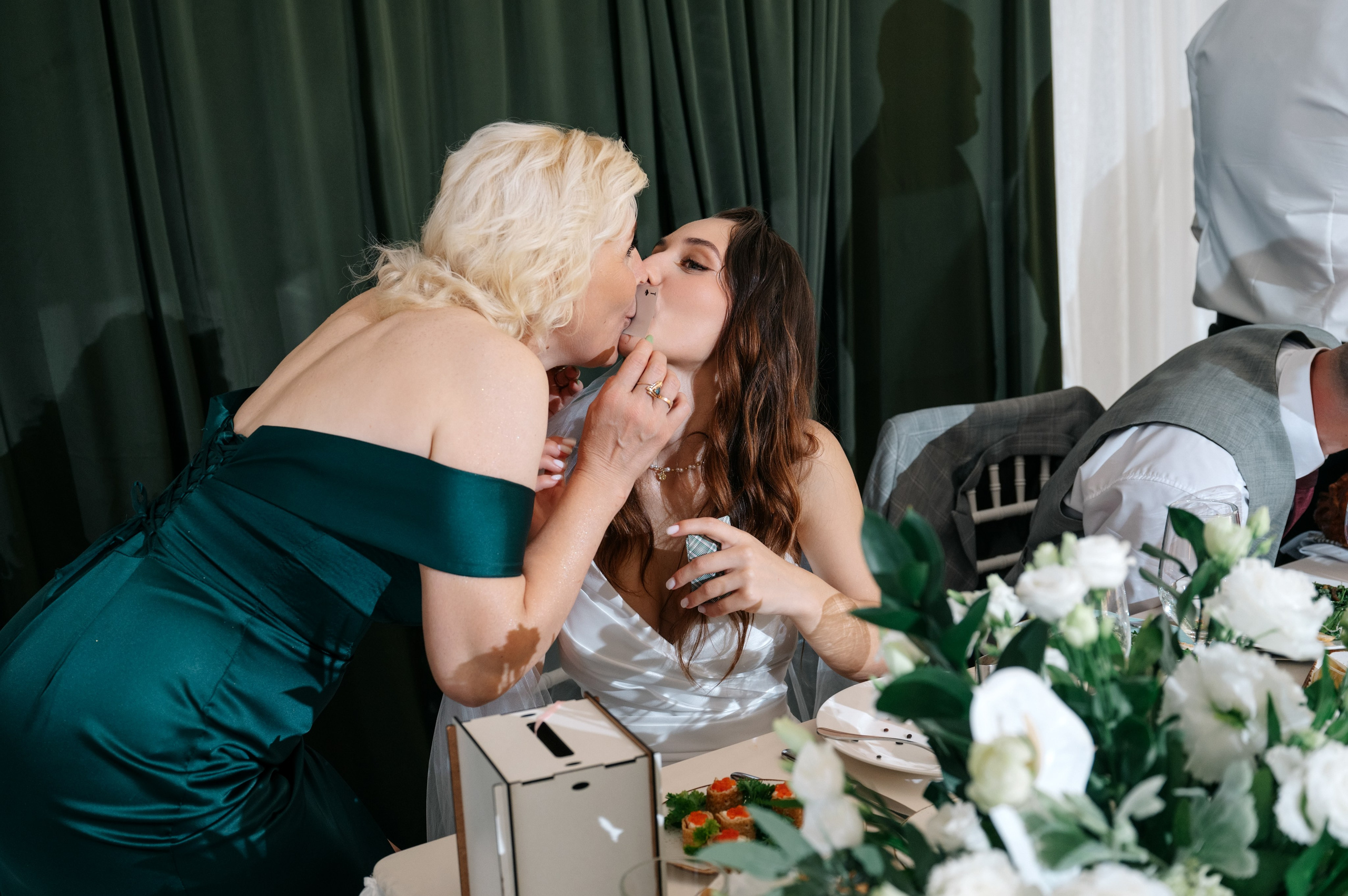 Свадьба в Гребнево в Трубецком. Свадебный и семейный фотограф Виктория Носачёва. Щелково, Москва и МО