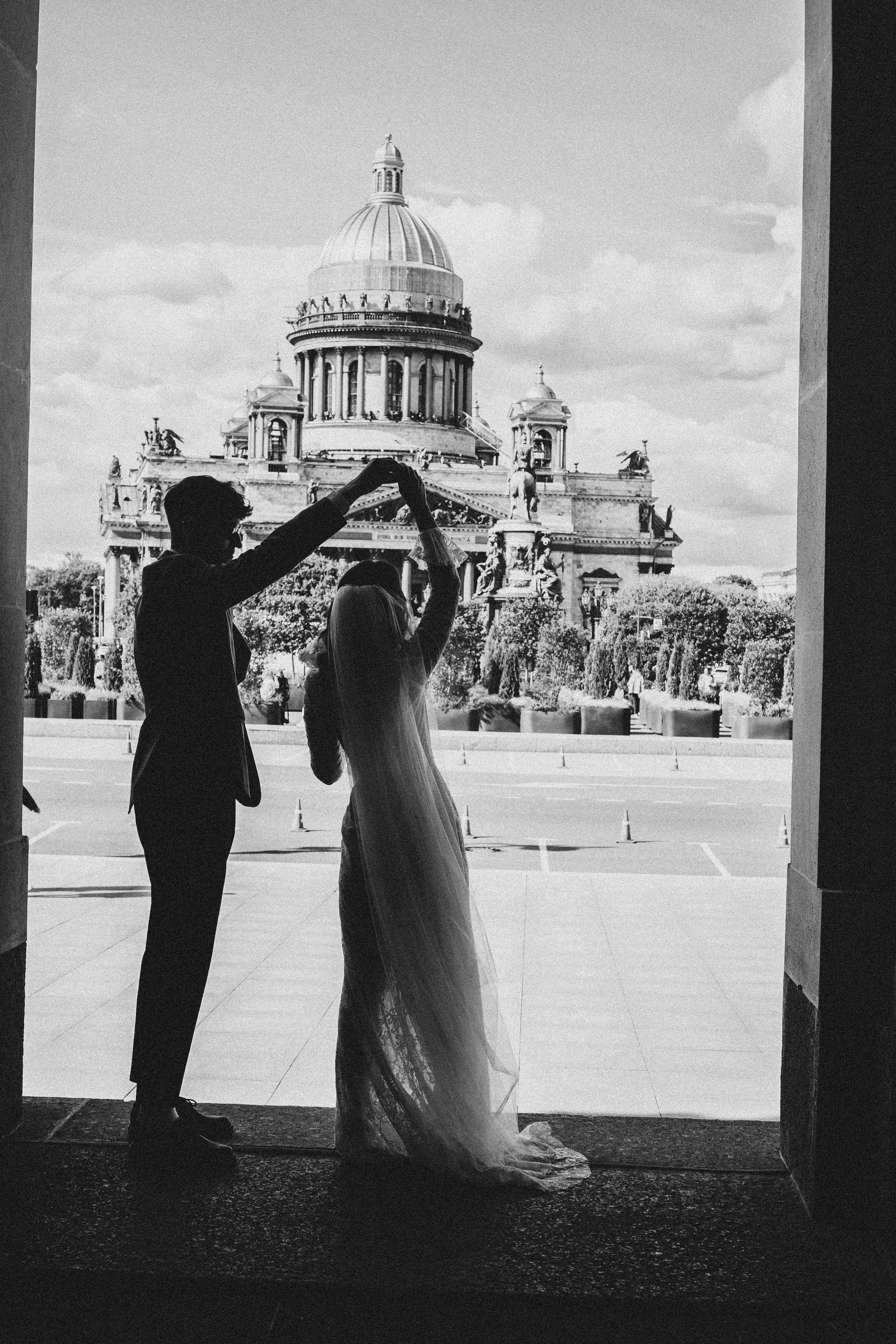 СВАДЕБНАЯ ПРОГУЛКА ВОЗЕ ИСАИКЕВСКОГО СОБОРА АСТОРИИ И ЗАКОНОДАЛЕТНОГО СОБРАНИЯ. Профессиональный фотограф, Санкт-Петербург — Виктория Богомолова