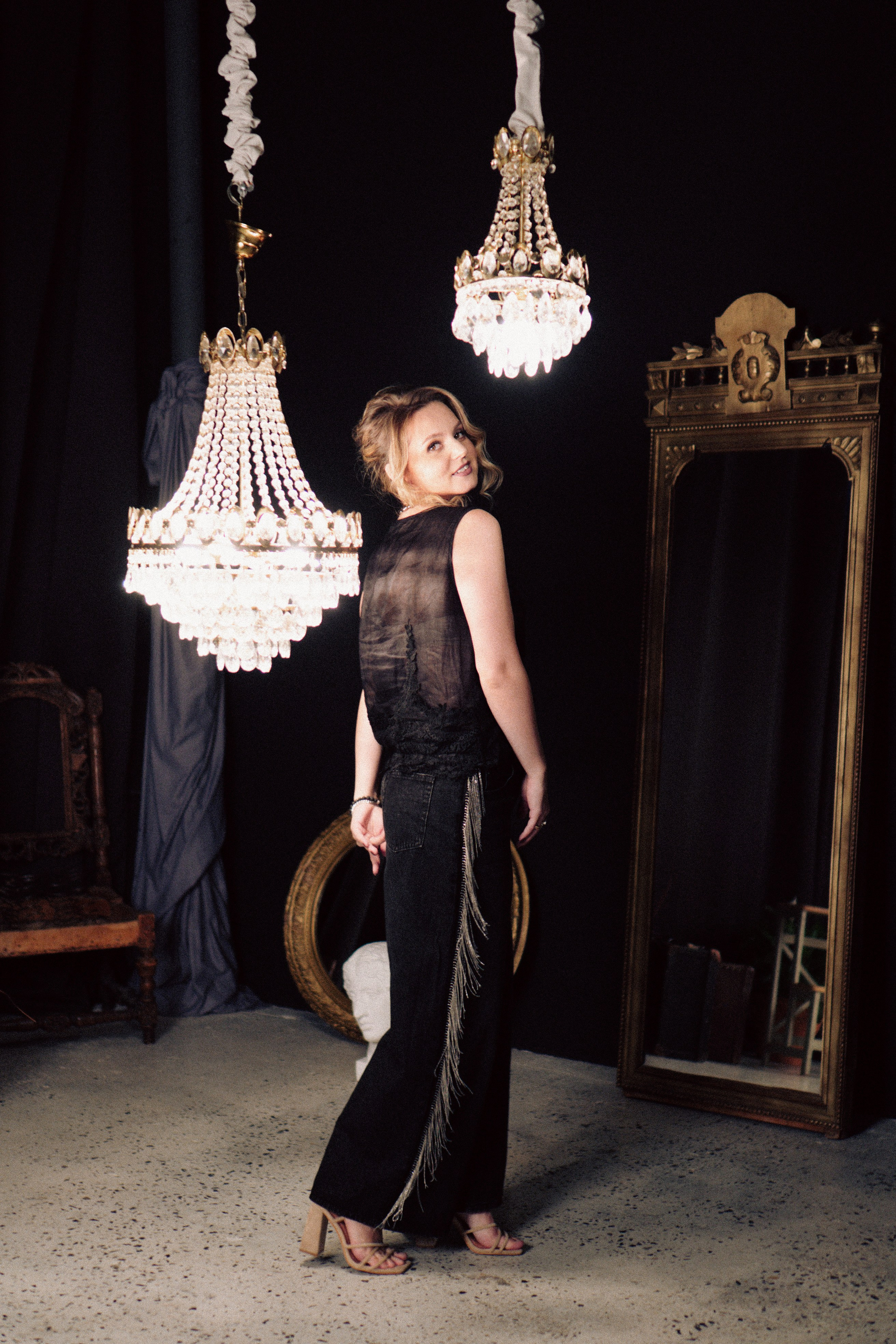 НОВОГОДНЯЯ ФОТОСЕСИИЯ В СТУДИИ ДЛЯ ДЕВУШКИ И ПРОГУЛКА ПО ЧЕРНЫШЕВСКОЙ. Профессиональный фотограф, Санкт-Петербург — Виктория Богомолова