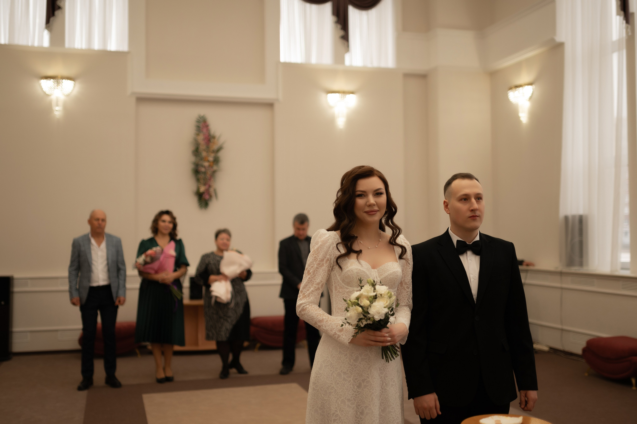 «И вот теперь остаются эти три: вера, надежда, любовь. Но величайшая из них — любовь». Твой личный проводник к красивым фотографиям в Старом Осколе