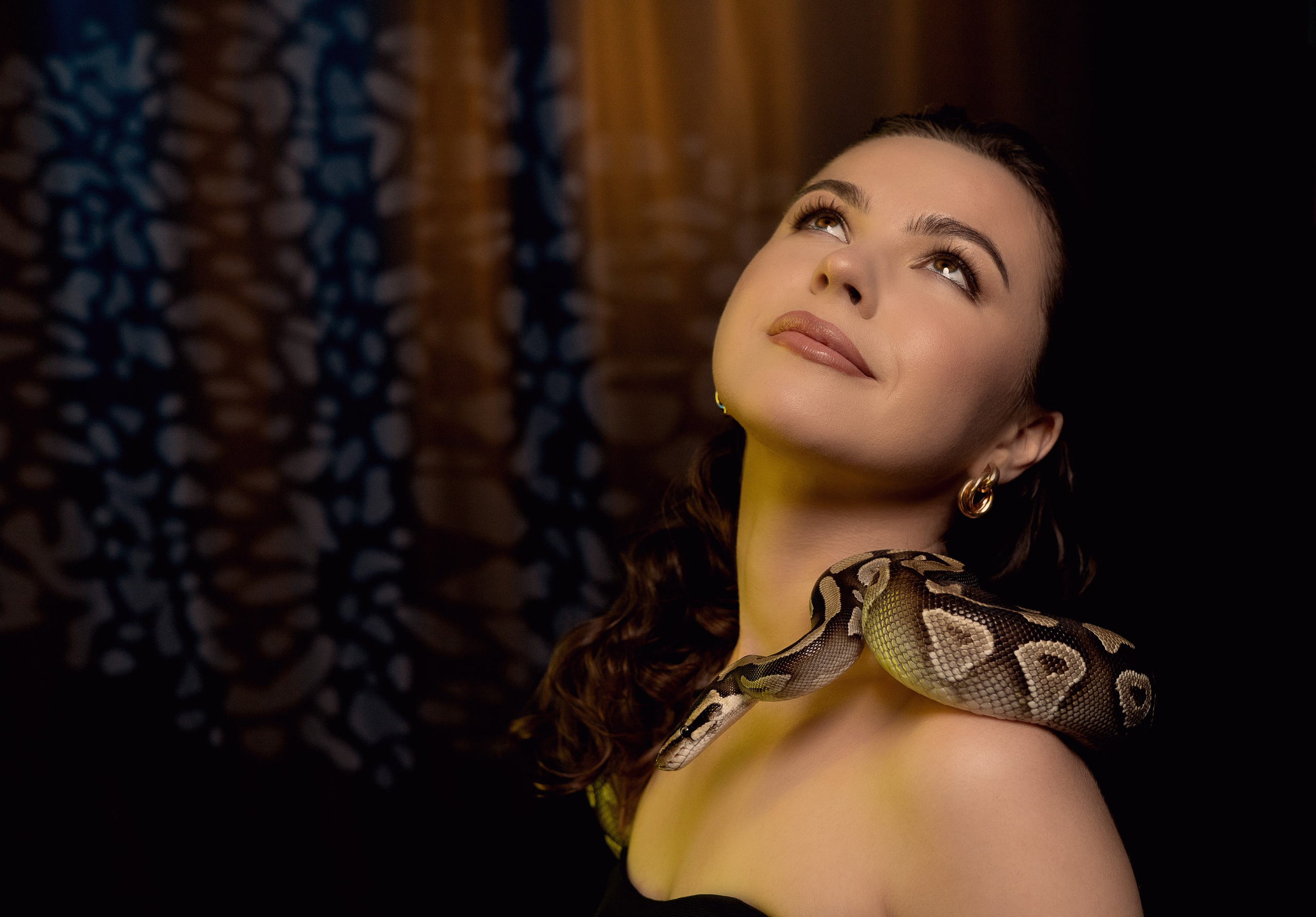 Виктория. Фотосессия в студии со змеей. Портретный фотограф Панферова Регина г. Санкт-Петербург, г. Казань