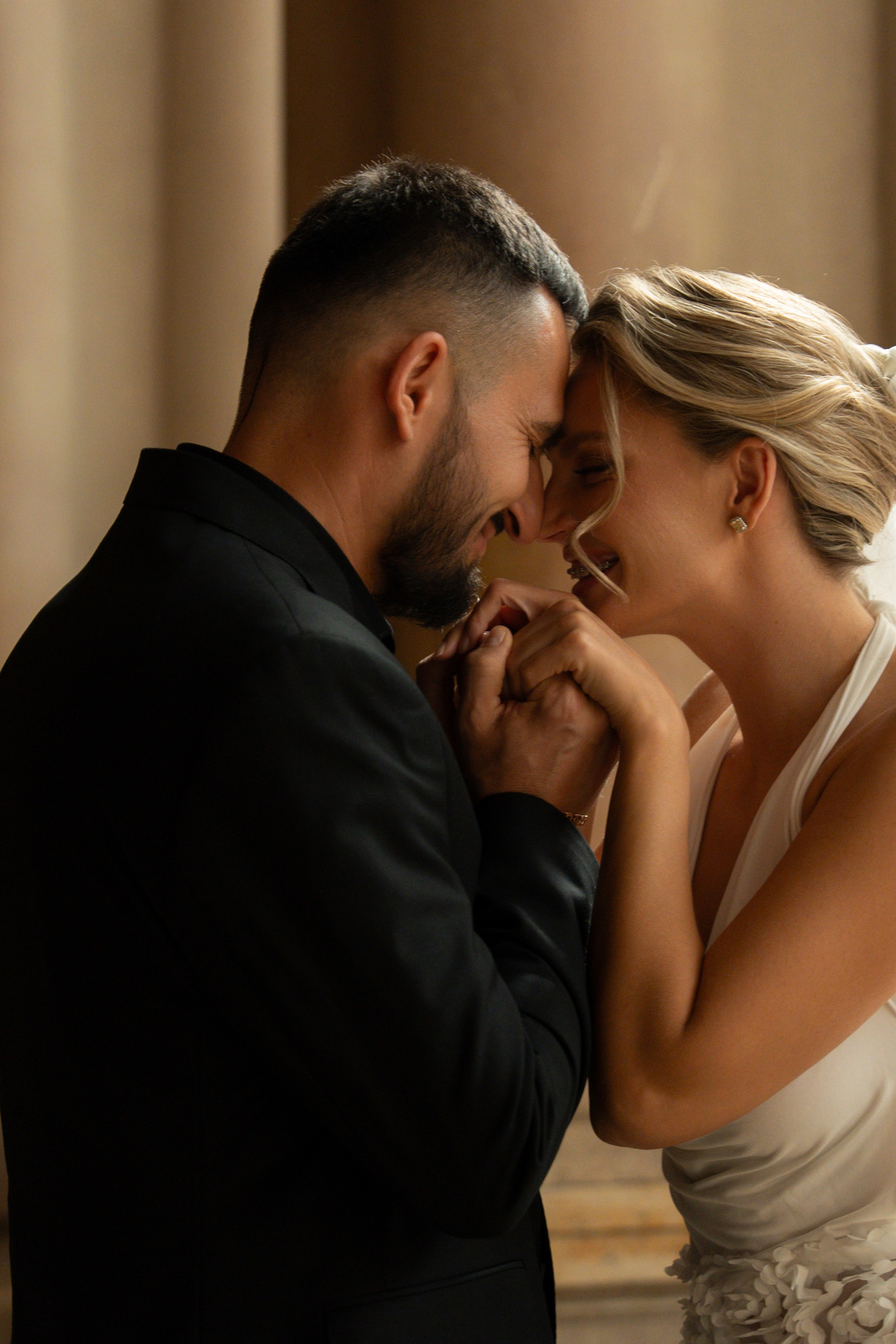 Свадебная фотосессия в Академии Штиглица в Петербурге. Свадебный фотограф в Москве Анна Полушина