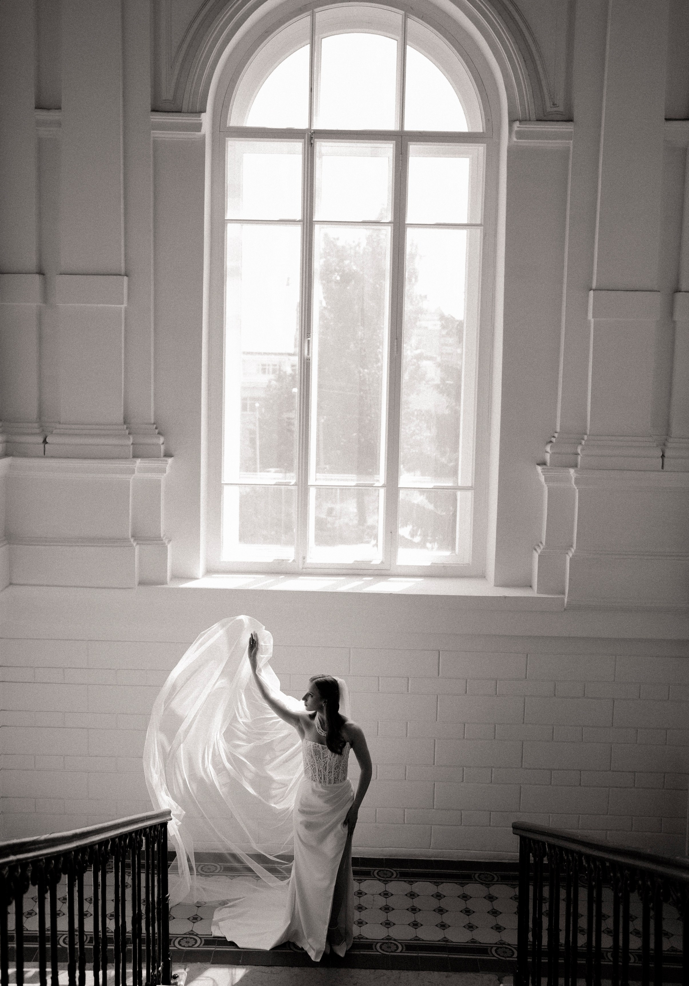 "Свадебная фотосессия в Пензе: Жених и невеста в художественном училище".