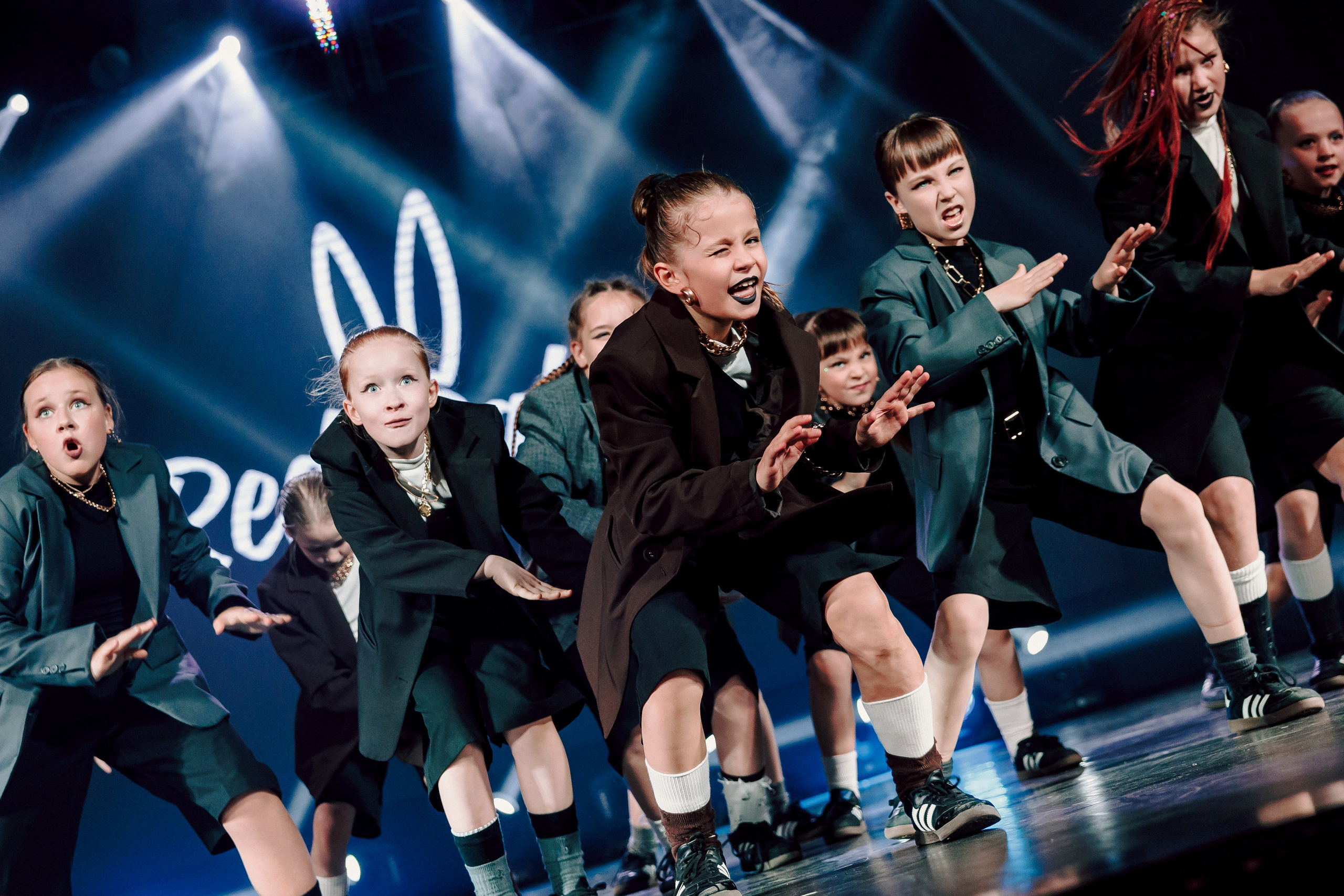 Отчётный концерт танцевальной школы «Red Rabbits» 2025. Лёшка Варзегов — фотограф