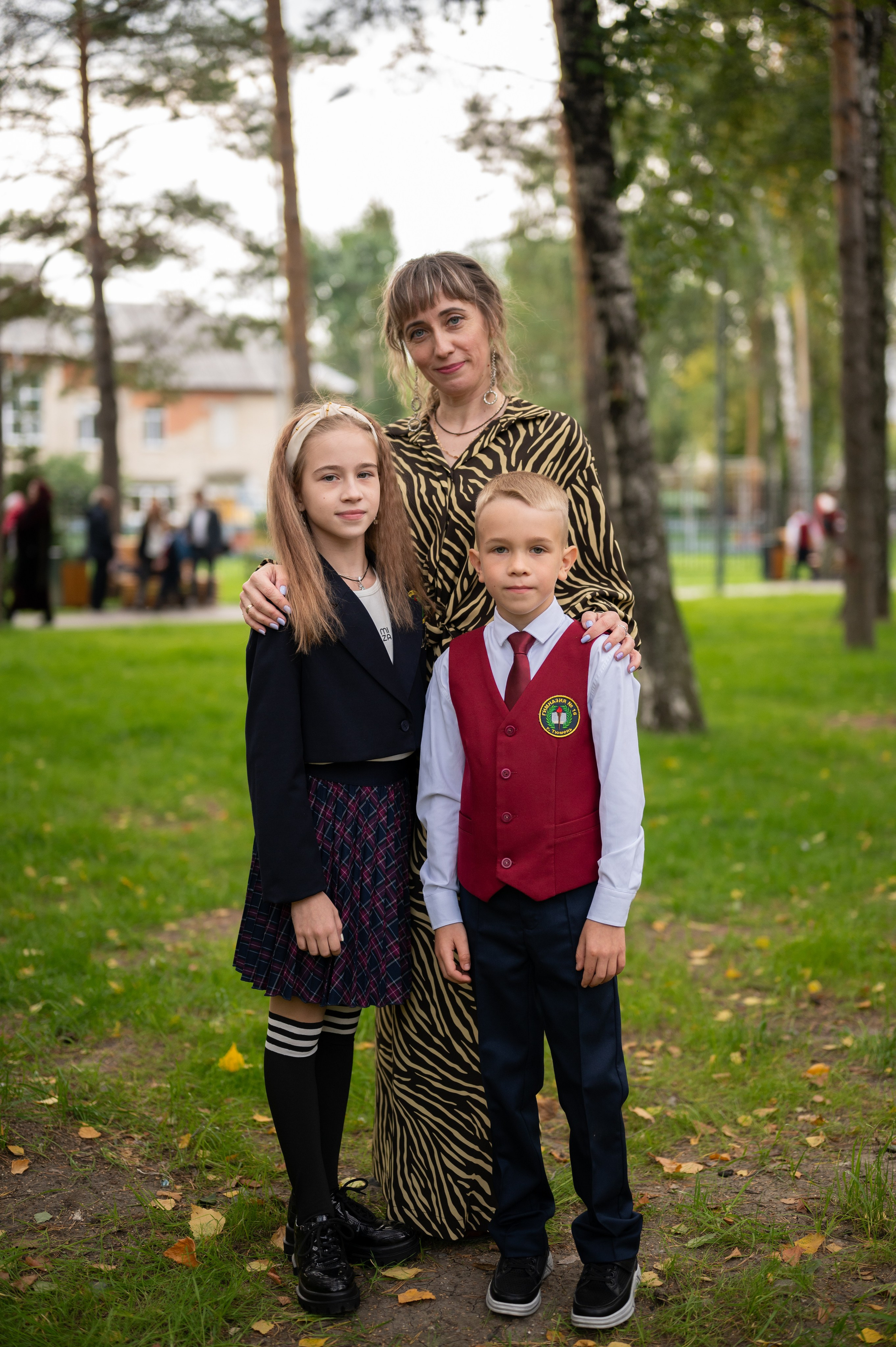 1 сентября 16 гимназия 2 класс (линейка + в классе+ на улице). Фотограф новорожденных, семейный детский в Тюмени Татьяна Морозова