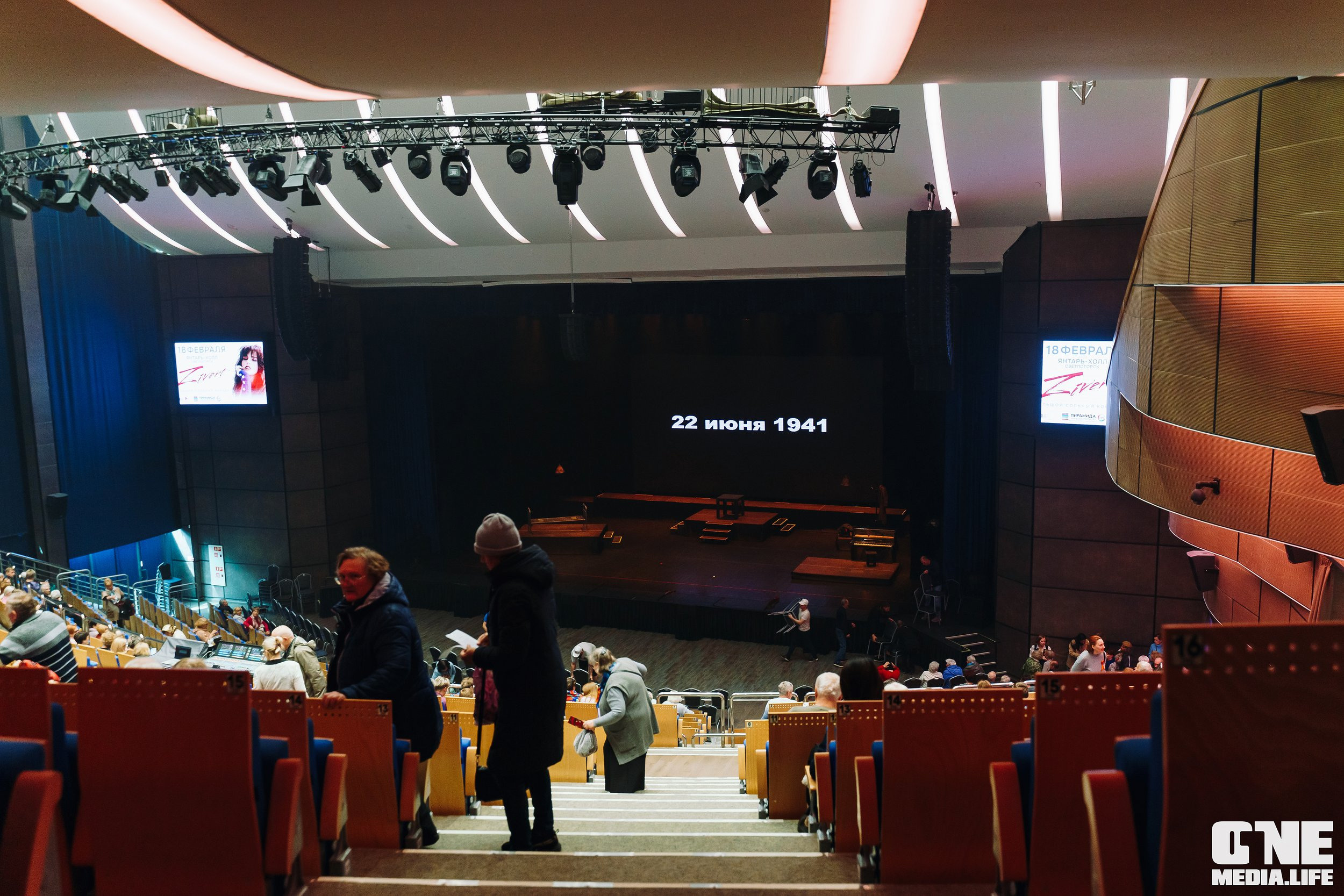 Праздничный концерт «День великой Победы» в Янтарь Холле. One Media Life: фоторепортажи, фотоотчеты с мероприятий и заведений