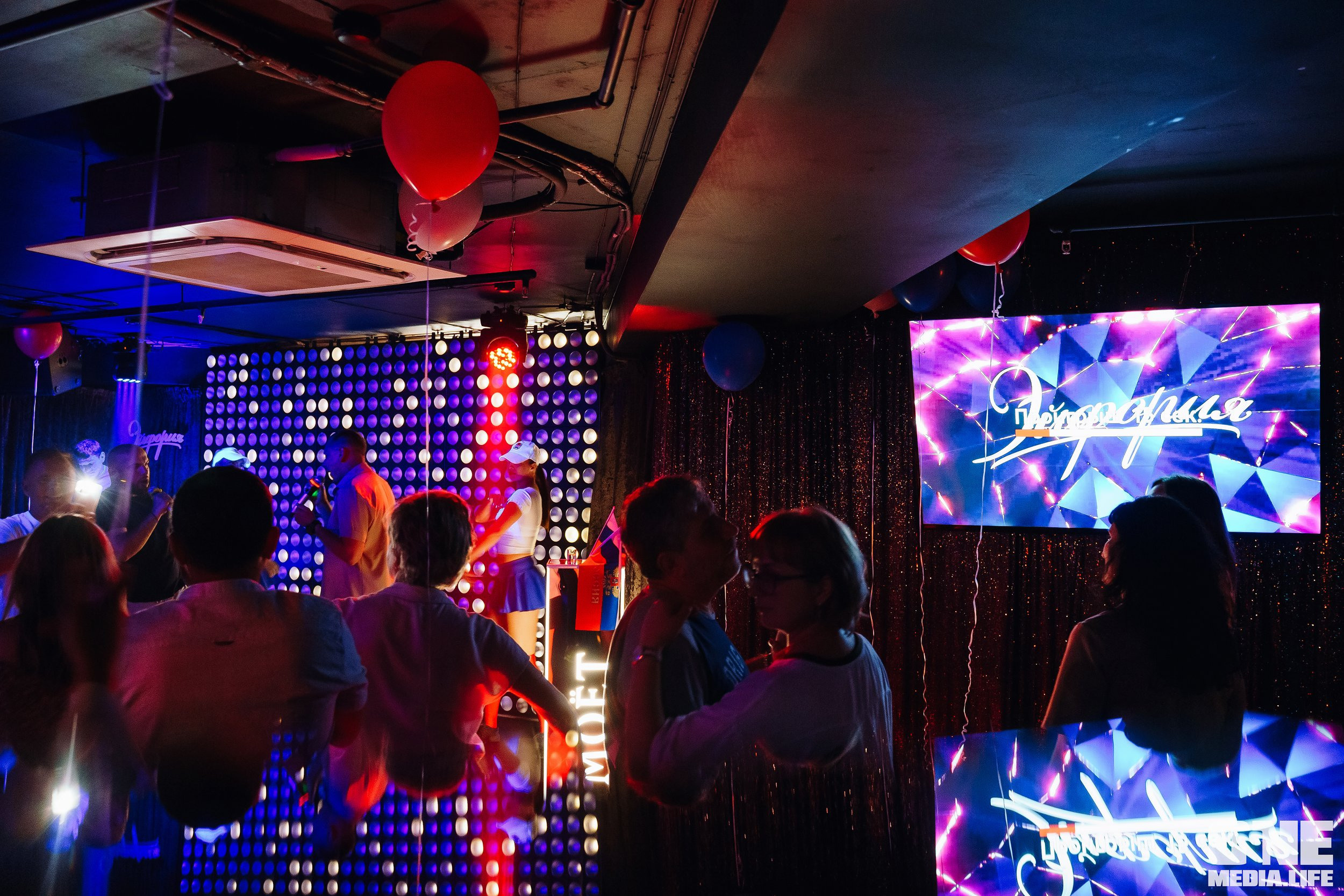 Фотоотчет из караоке-клуба Эйфория. One Media Life: фоторепортажи, фотоотчеты с мероприятий и заведений