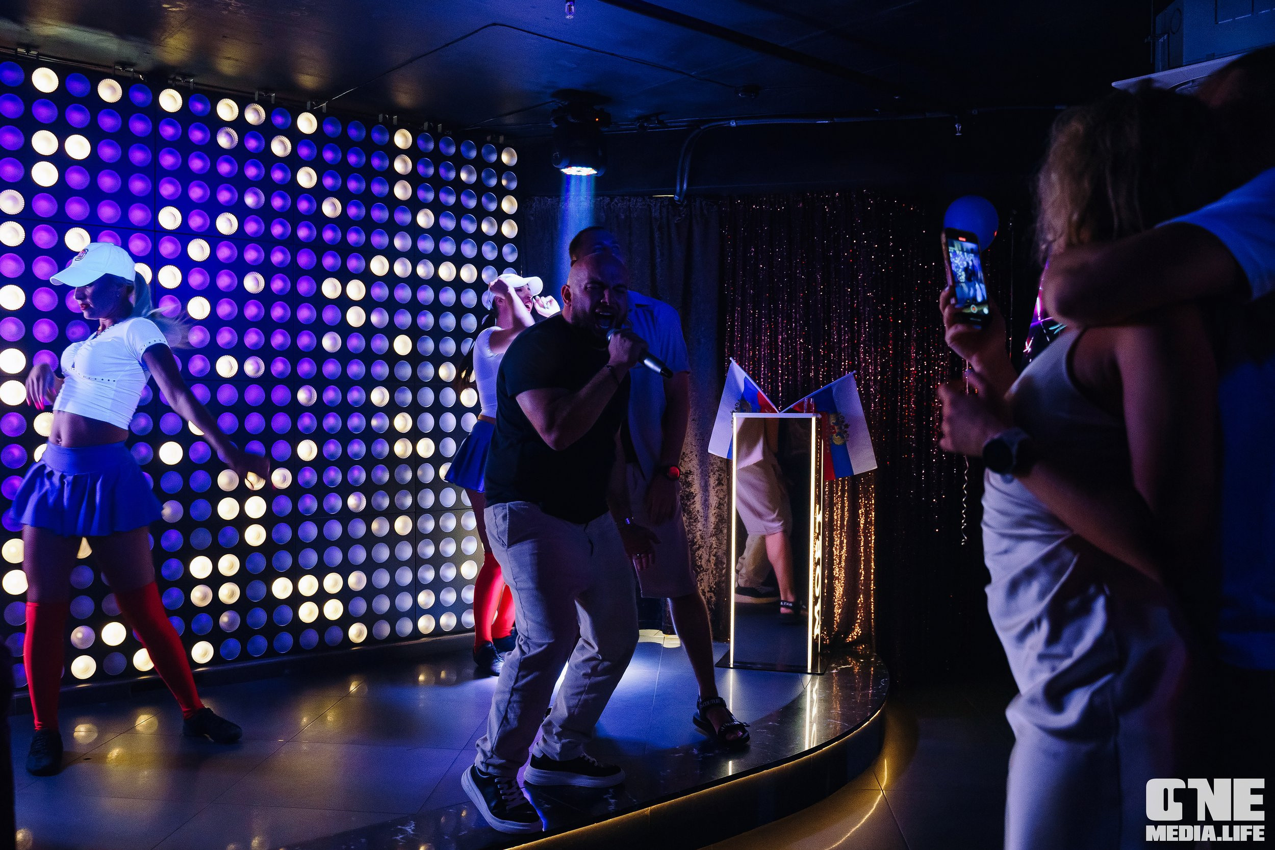 Фотоотчет из караоке-клуба Эйфория. One Media Life: фоторепортажи, фотоотчеты с мероприятий и заведений