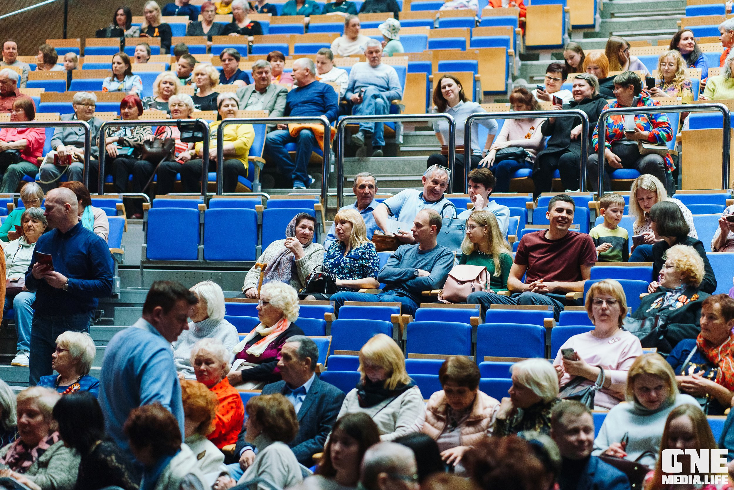 Праздничный концерт «День великой Победы» в Янтарь Холле. One Media Life: фоторепортажи, фотоотчеты с мероприятий и заведений