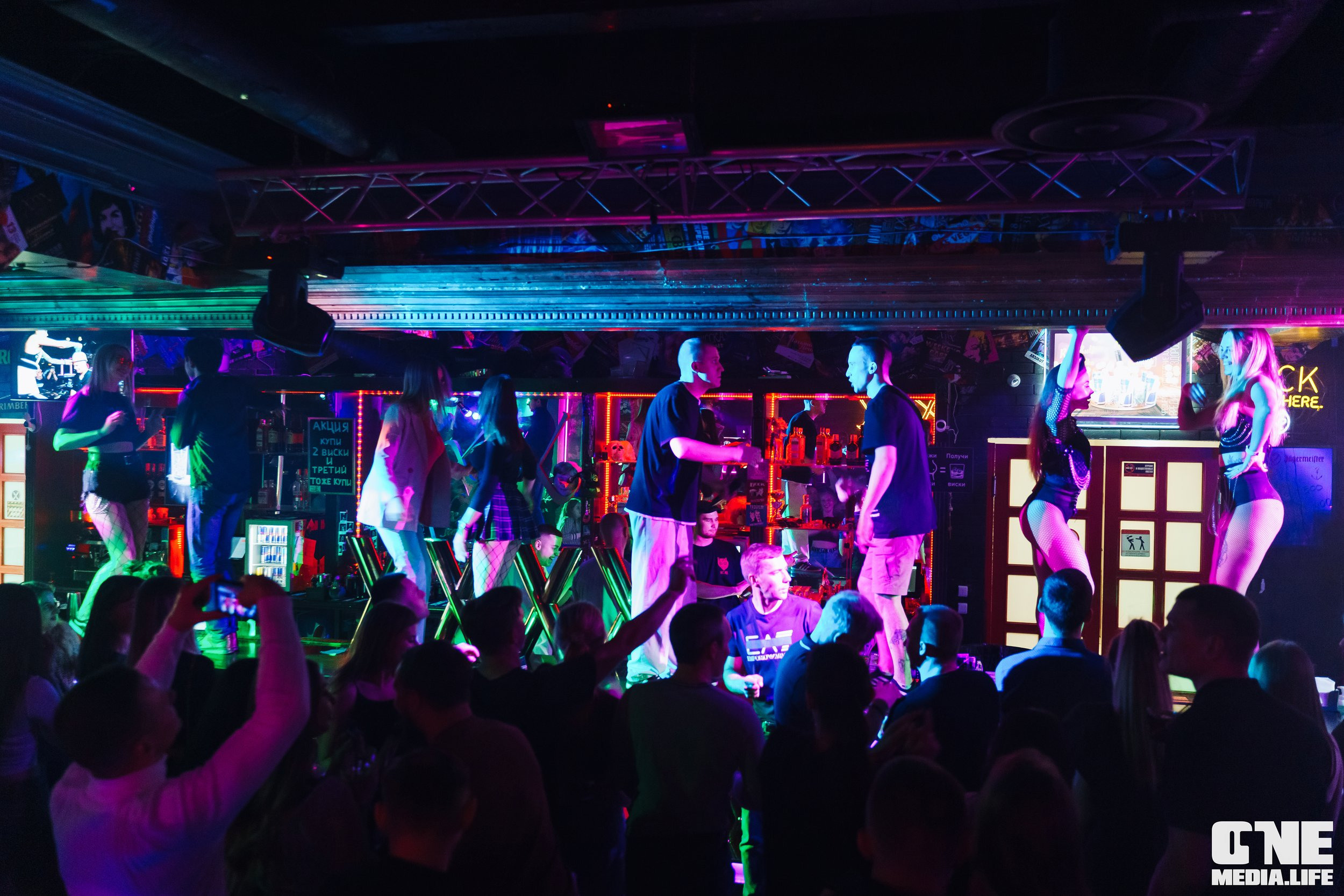 Фоторепортаж из экстрим бара XxxX. One Media Life: фоторепортажи, фотоотчеты с мероприятий и заведений