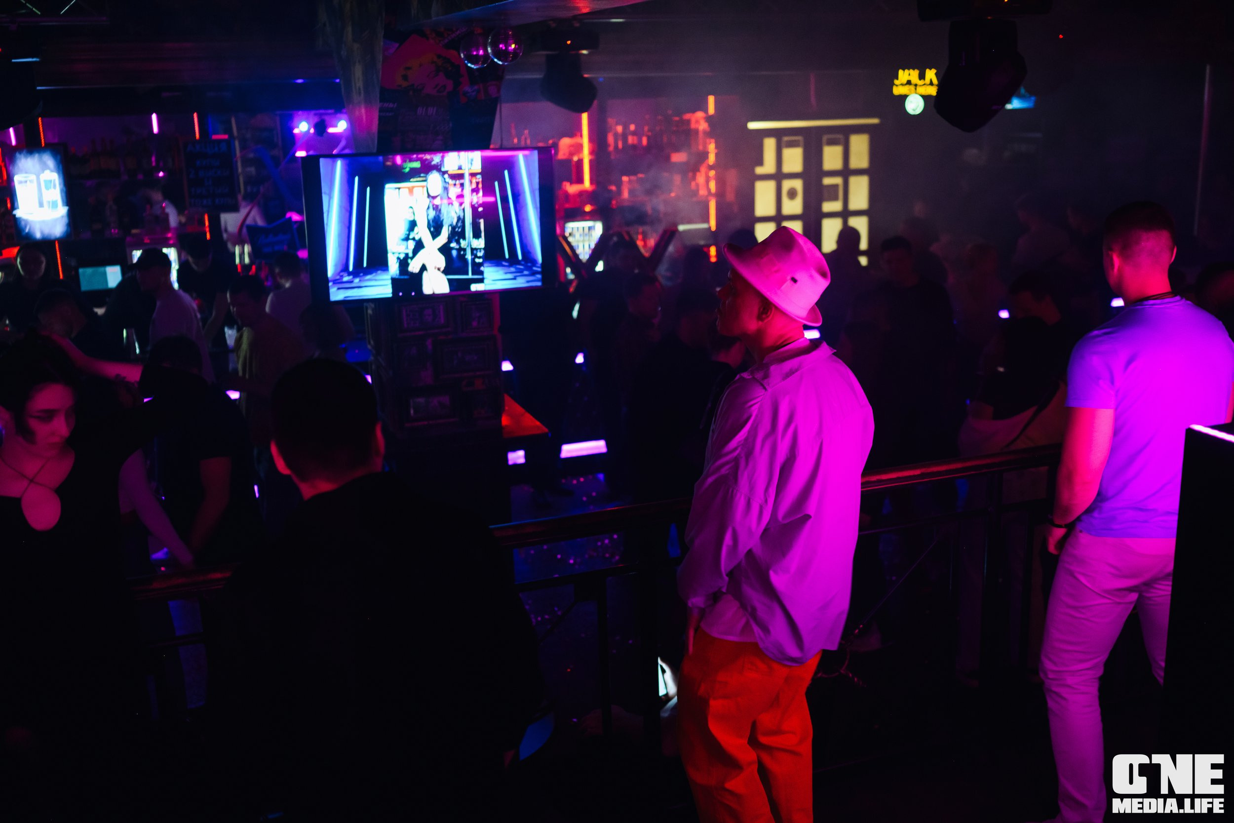 Фоторепортаж из караоке-клуба Эйфория. One Media Life: фоторепортажи, фотоотчеты с мероприятий и заведений