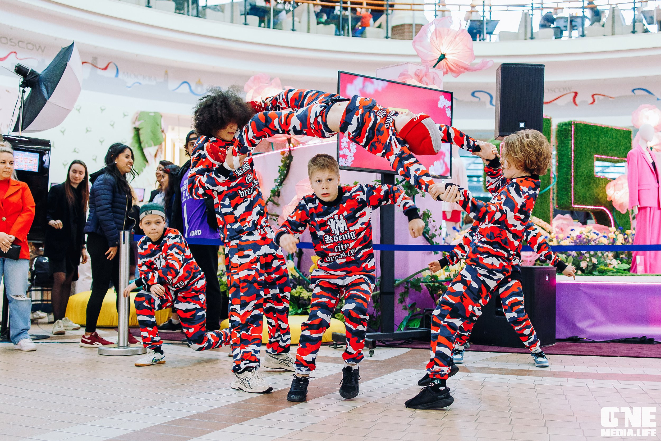 Фоторепортаж из ТРЦ Европа. One Media Life: фоторепортажи, фотоотчеты с мероприятий и заведений