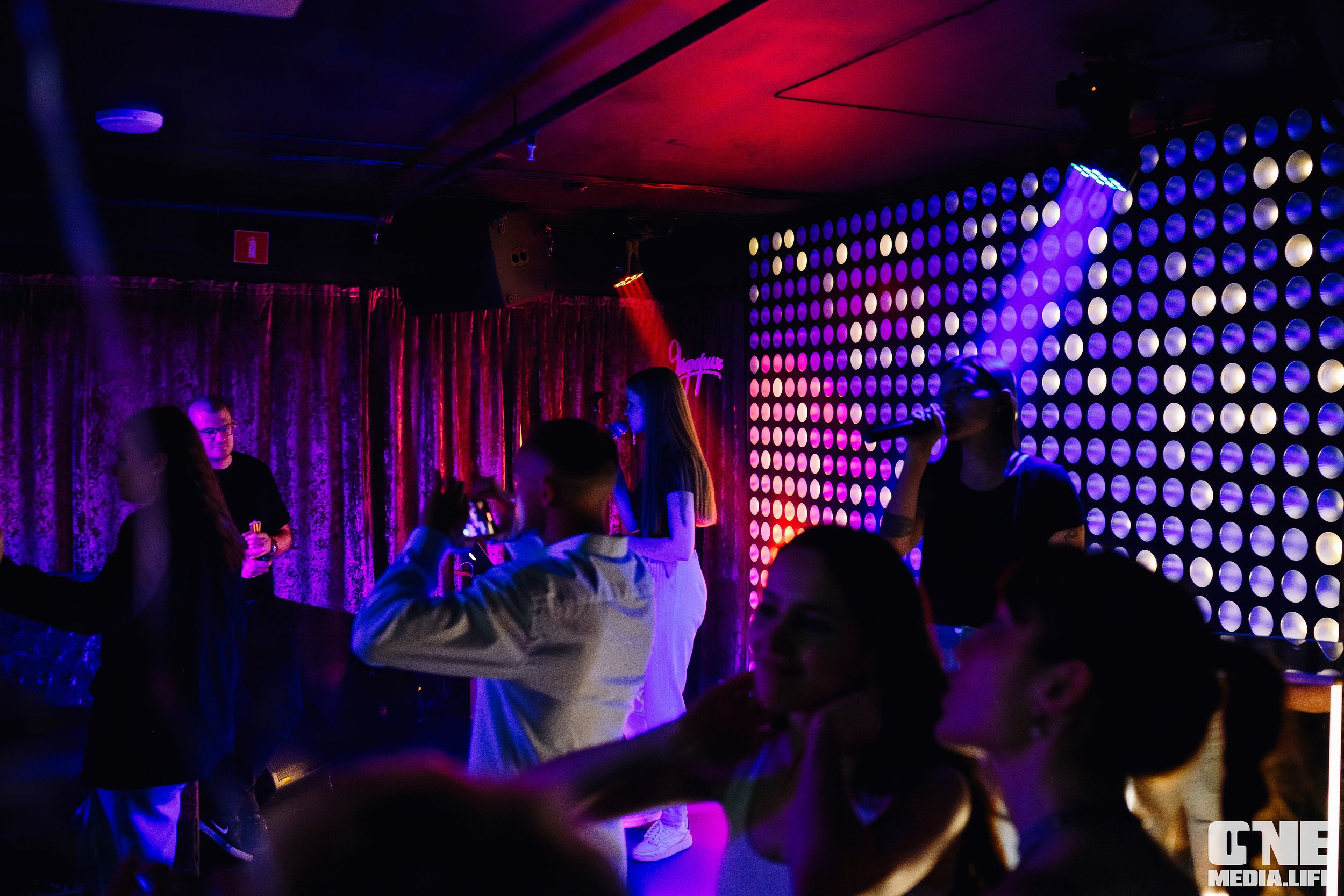 Фоторепортаж из караоке-клуба Эйфория. One Media Life: фоторепортажи, фотоотчеты с мероприятий и заведений