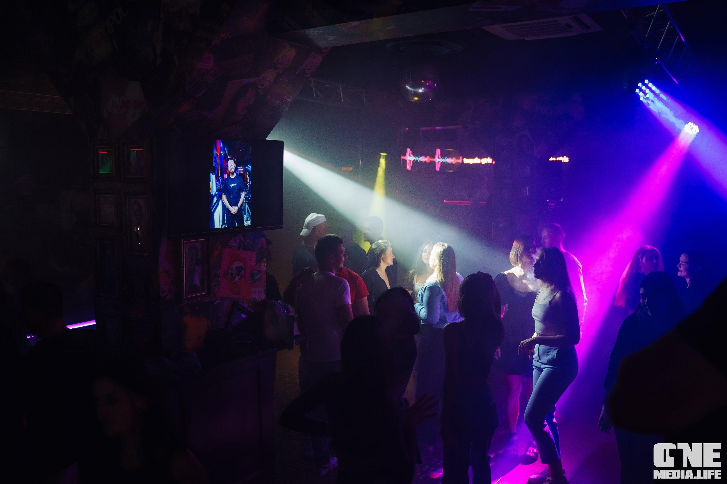 Фотоотчет из бара XxxX. One Media Life: фоторепортажи, фотоотчеты с мероприятий и заведений