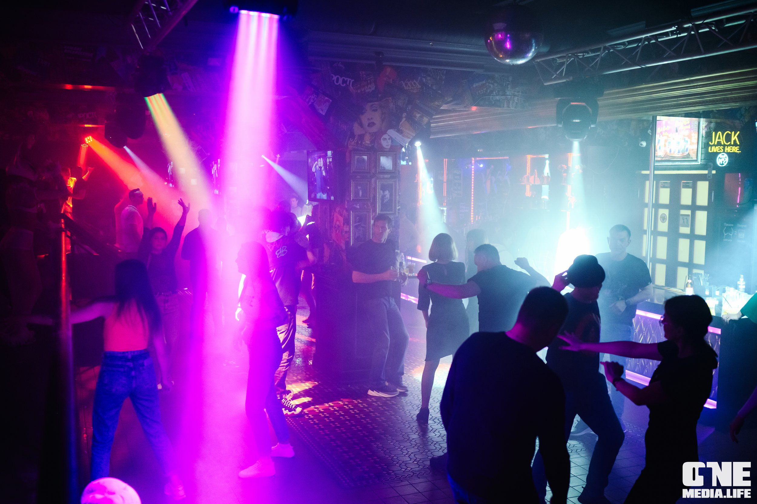 Фоторепортаж из караоке-клуба Эйфория. One Media Life: фоторепортажи, фотоотчеты с мероприятий и заведений