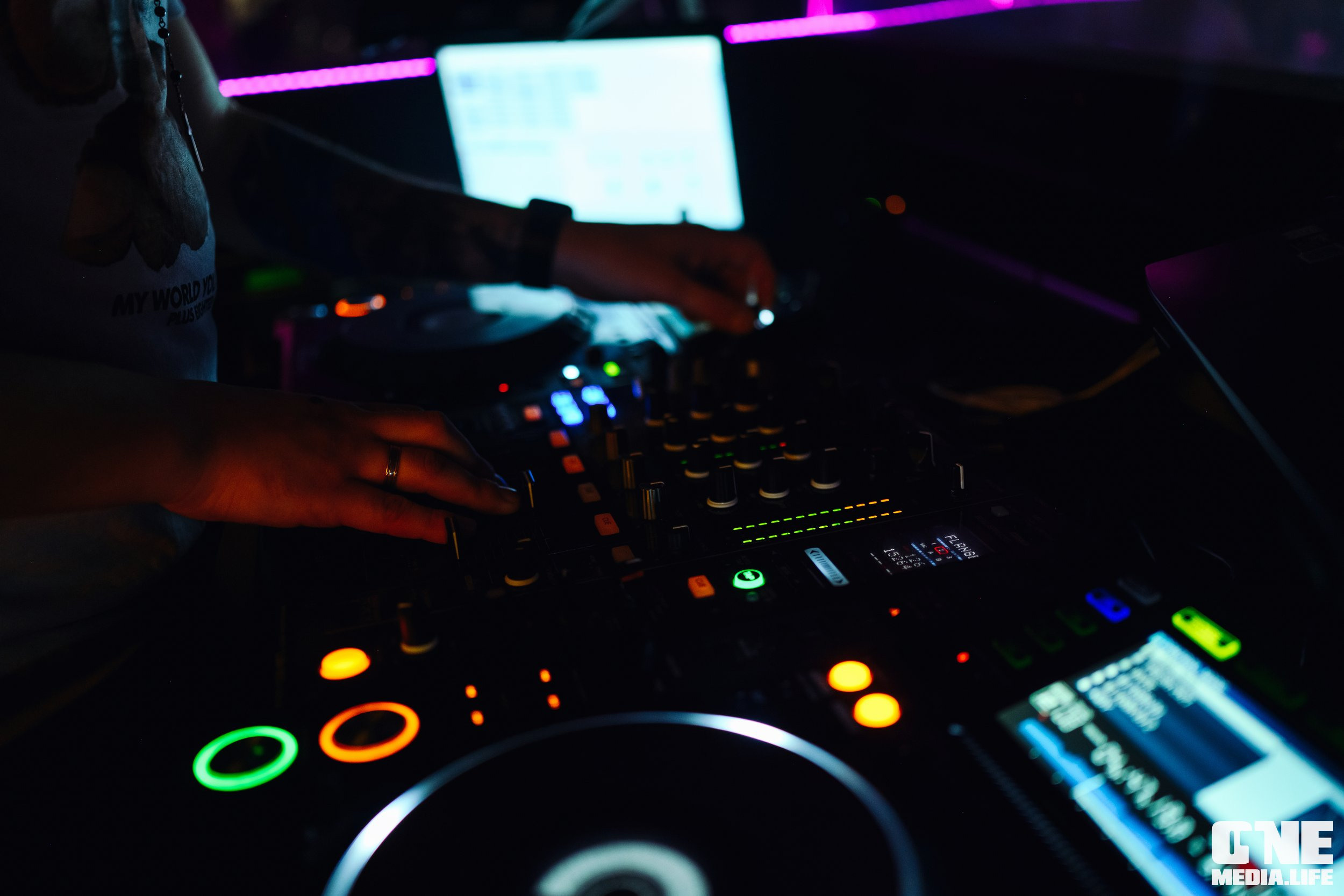 Фоторепортаж из караоке-клуба Эйфория. One Media Life: фоторепортажи, фотоотчеты с мероприятий и заведений