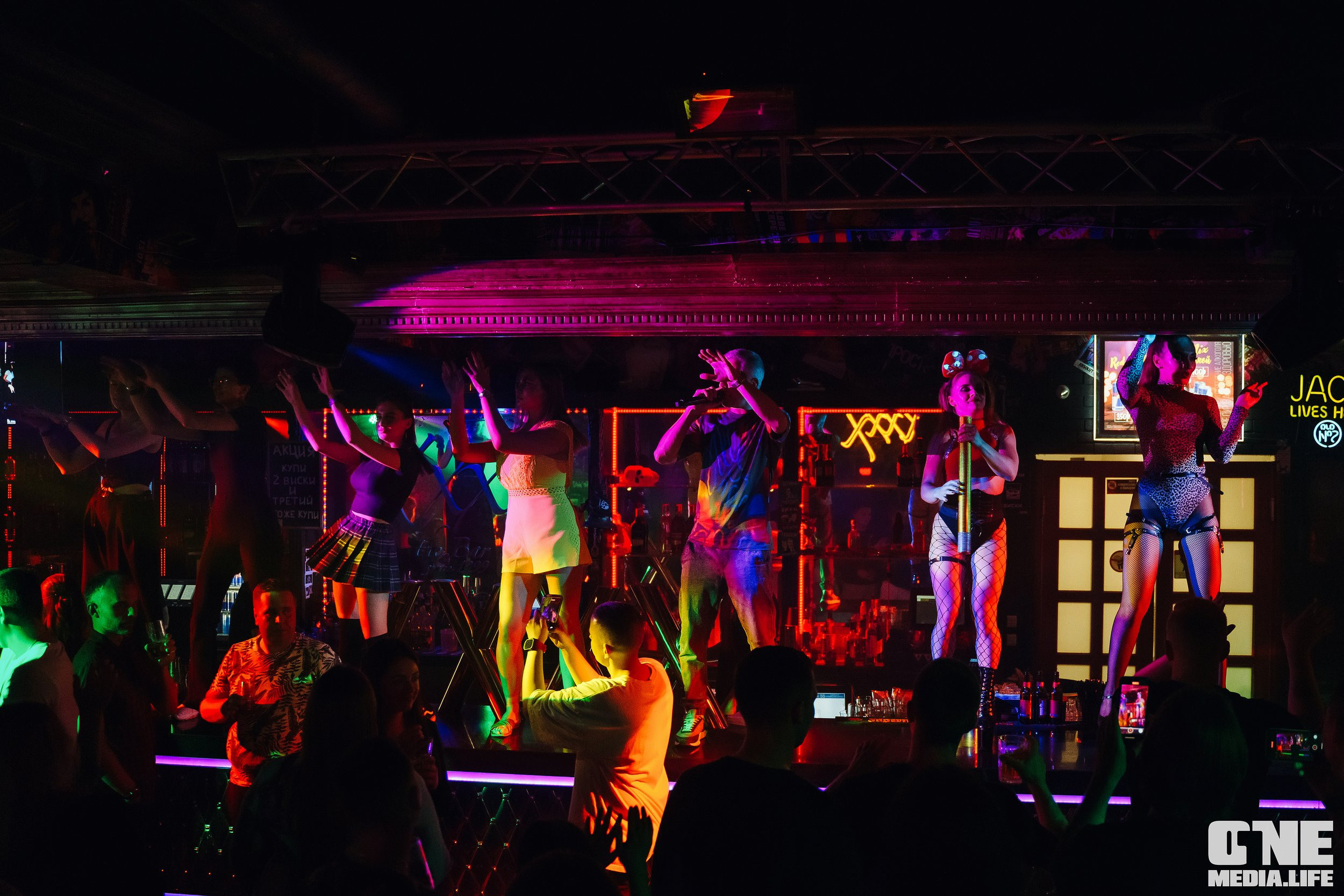 Фотоотчет из бара XxxX. One Media Life: фоторепортажи, фотоотчеты с мероприятий и заведений