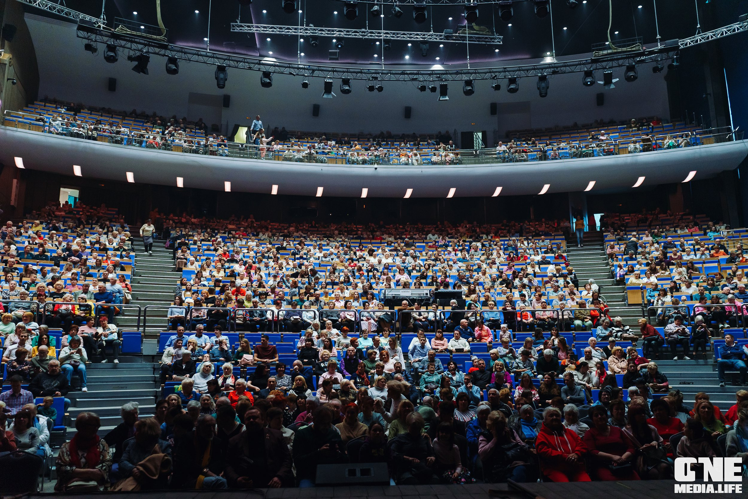 Праздничный концерт «День великой Победы» в Янтарь Холле. One Media Life: фоторепортажи, фотоотчеты с мероприятий и заведений