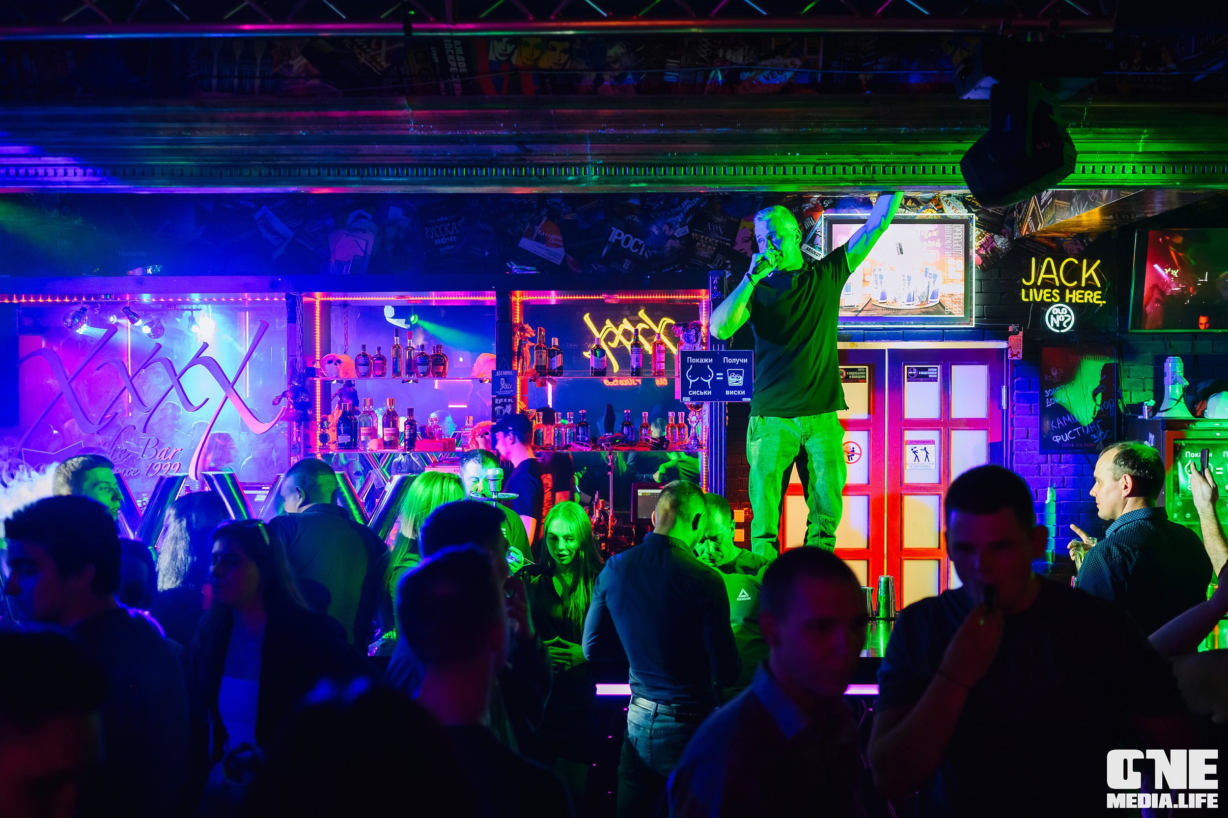 Фоторепортаж из экстрим бара XxxX. One Media Life: фоторепортажи, фотоотчеты с мероприятий и заведений