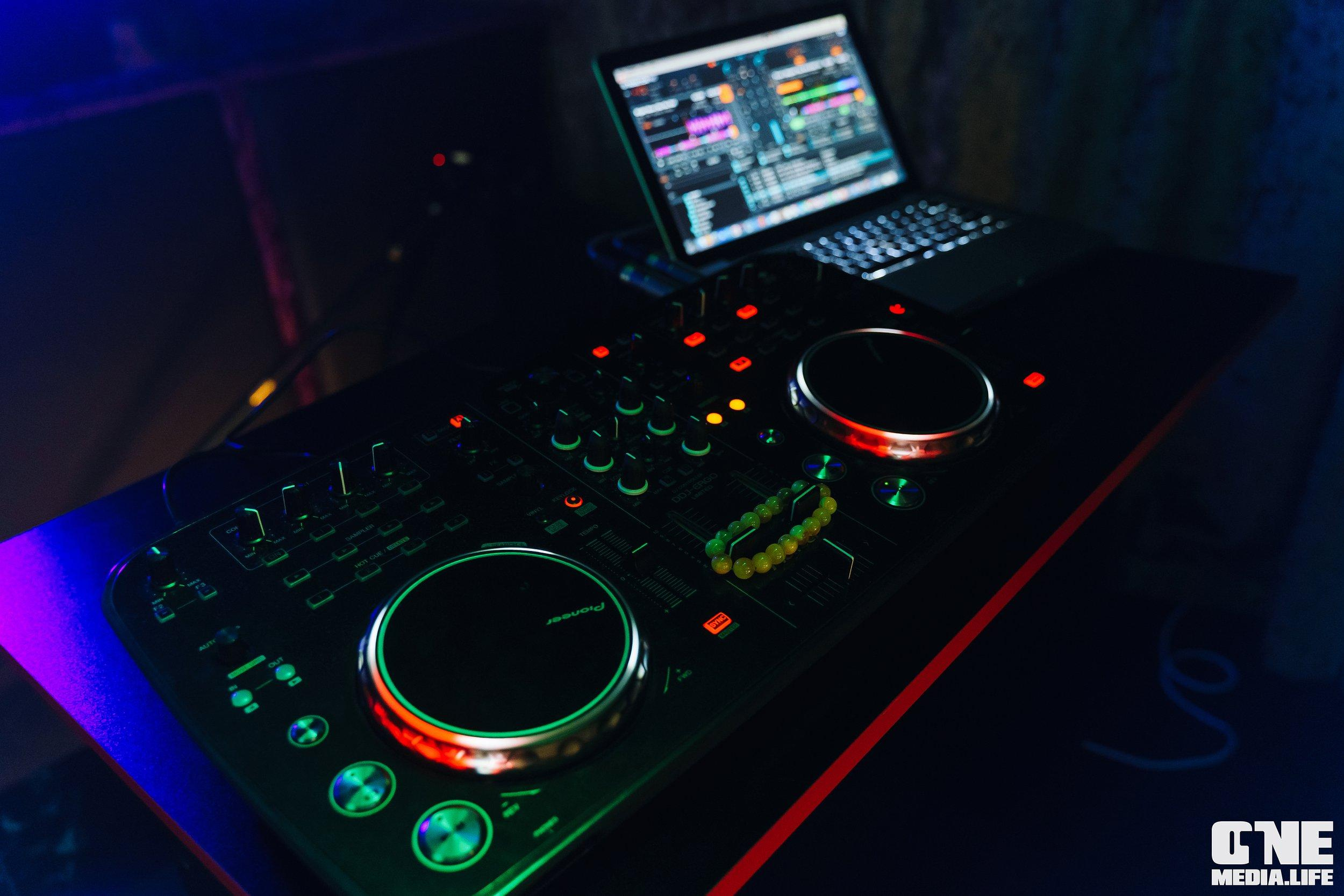 Фоторепортаж из караоке-клуба Эйфория. One Media Life: фоторепортажи, фотоотчеты с мероприятий и заведений