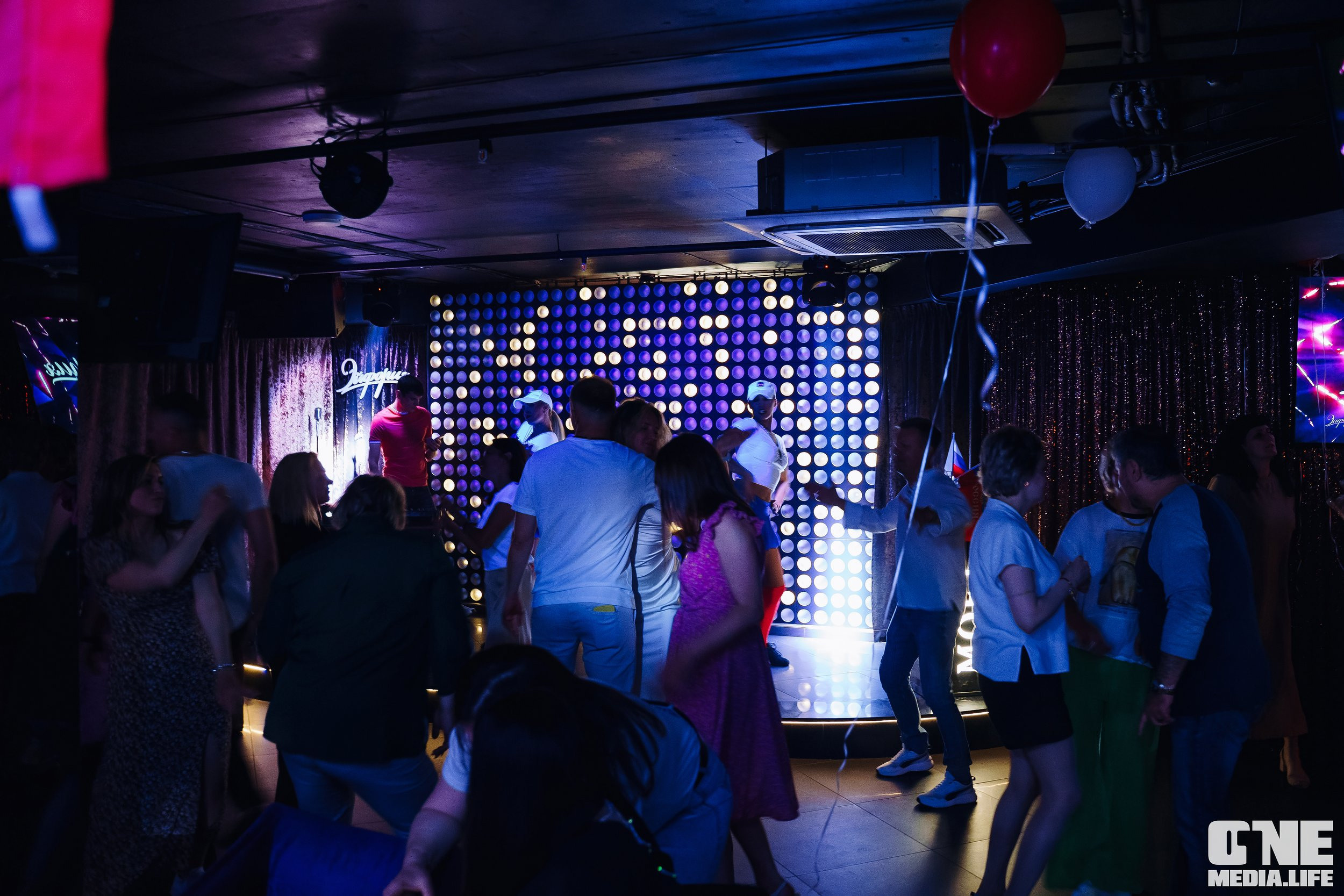 Фотоотчет из караоке-клуба Эйфория. One Media Life: фоторепортажи, фотоотчеты с мероприятий и заведений