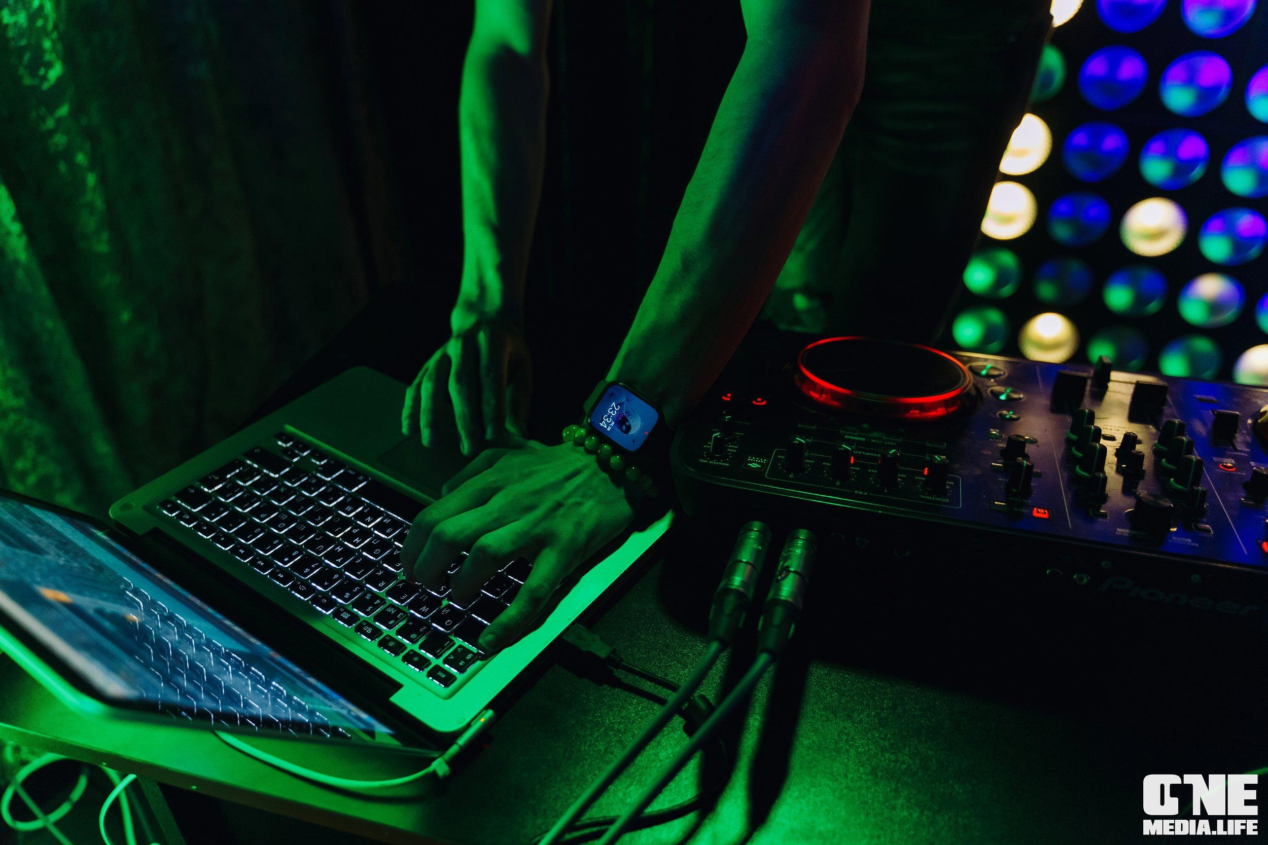 Фоторепортаж из караоке-клуба Эйфория. One Media Life: фоторепортажи, фотоотчеты с мероприятий и заведений