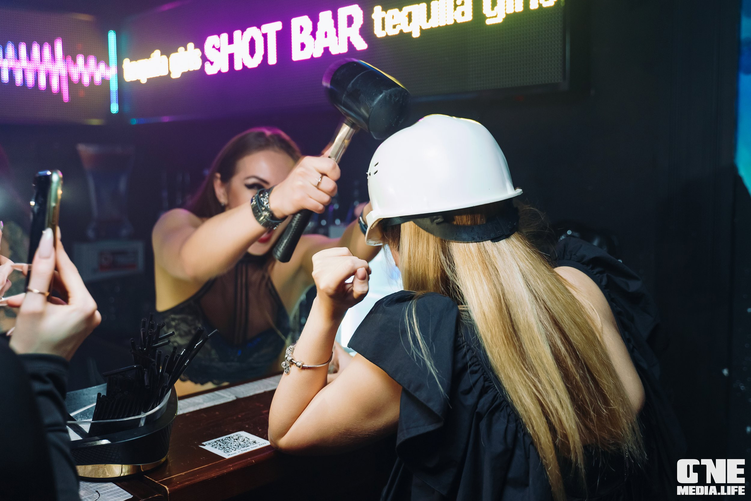 Фоторепортаж из экстрим бара XxxX. One Media Life: фоторепортажи, фотоотчеты с мероприятий и заведений