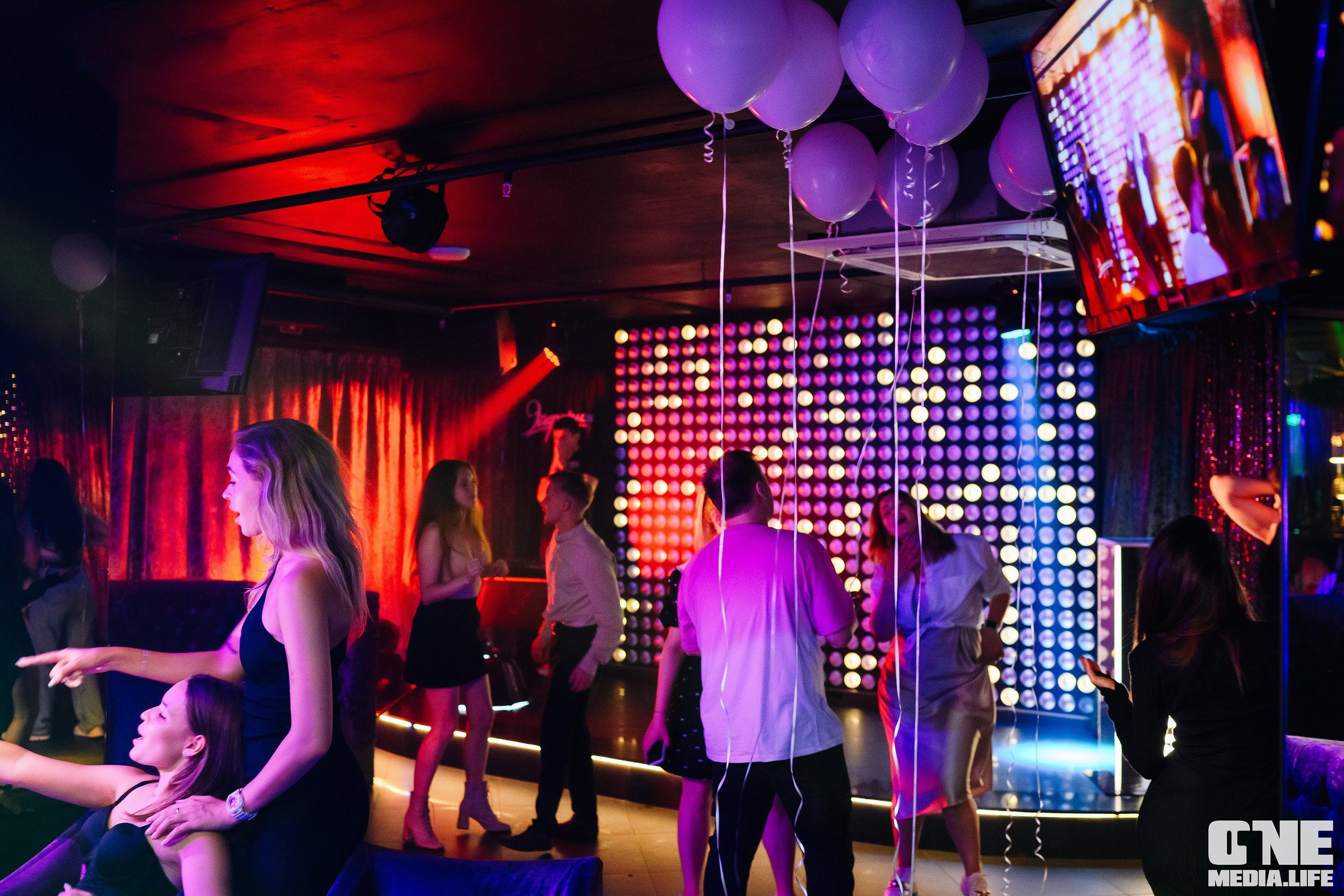 Фоторепортаж из караоке-клуба Эйфория. One Media Life: фоторепортажи, фотоотчеты с мероприятий и заведений