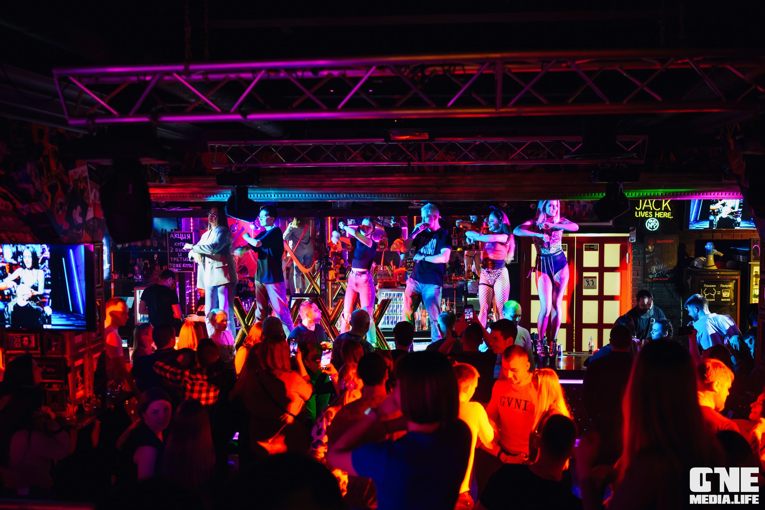 Фоторепортаж из караоке-клуба Эйфория. One Media Life: фоторепортажи, фотоотчеты с мероприятий и заведений