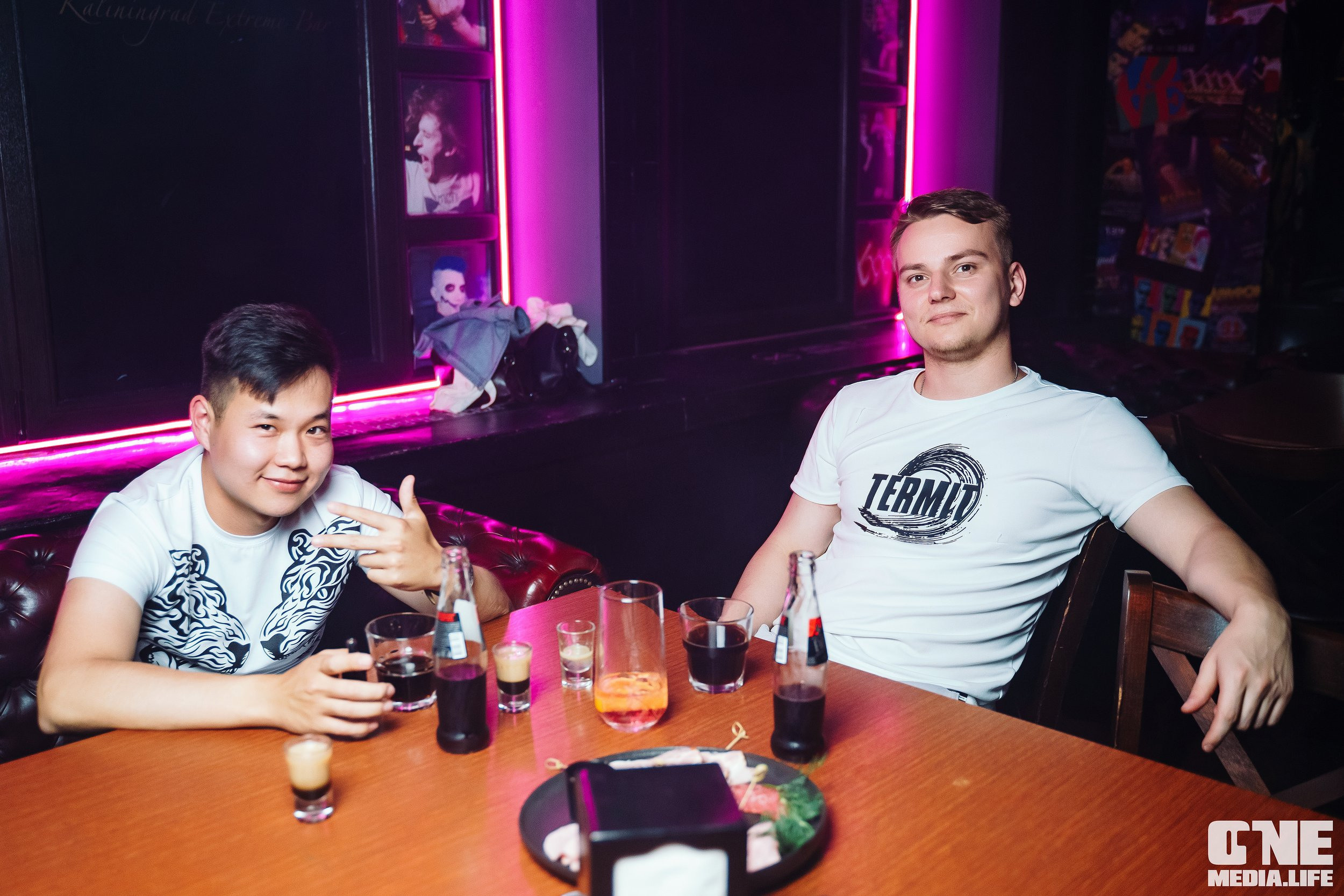Фотоотчет из бара XxxX. One Media Life: фоторепортажи, фотоотчеты с мероприятий и заведений