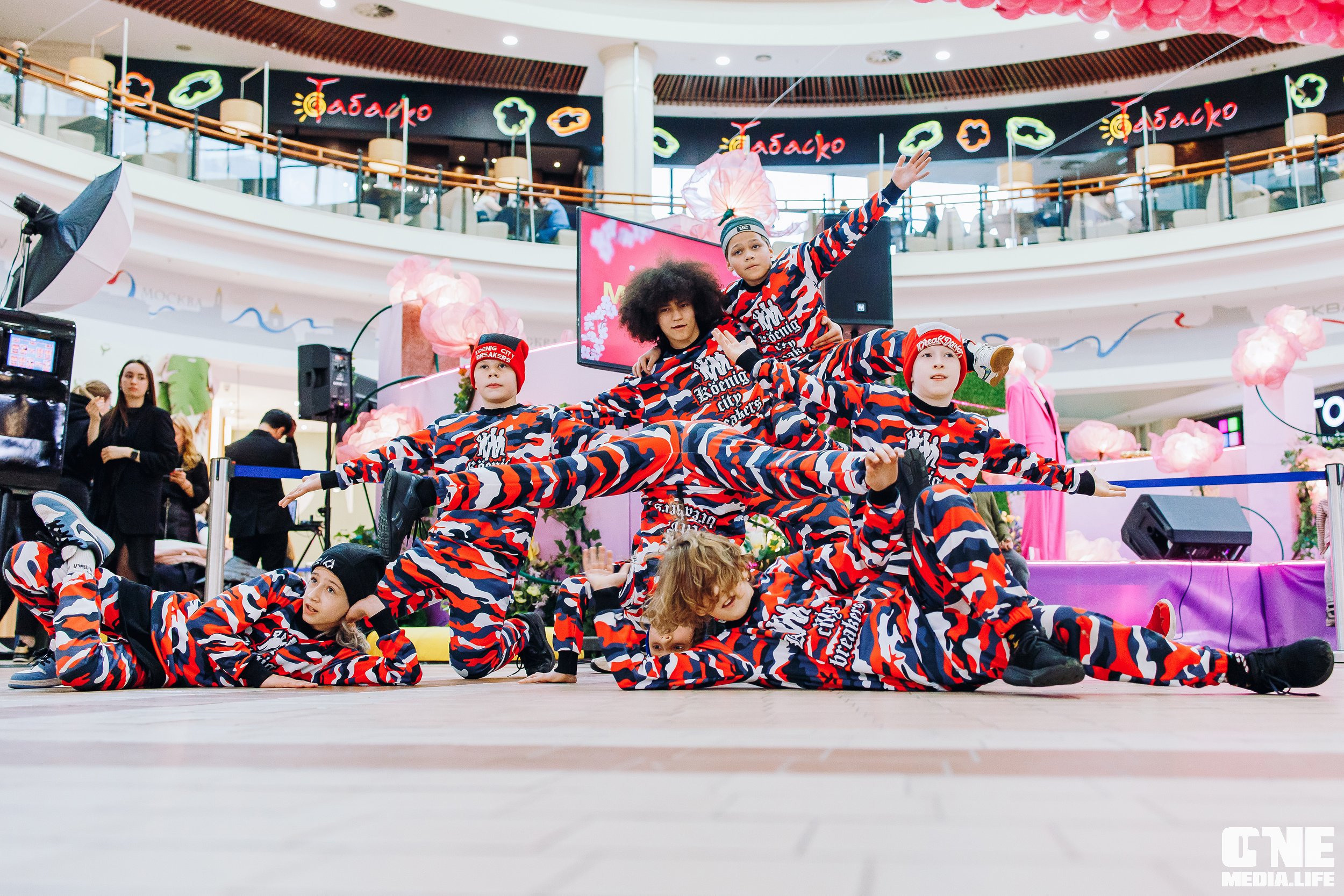 Фоторепортаж из ТРЦ Европа. One Media Life: фоторепортажи, фотоотчеты с мероприятий и заведений