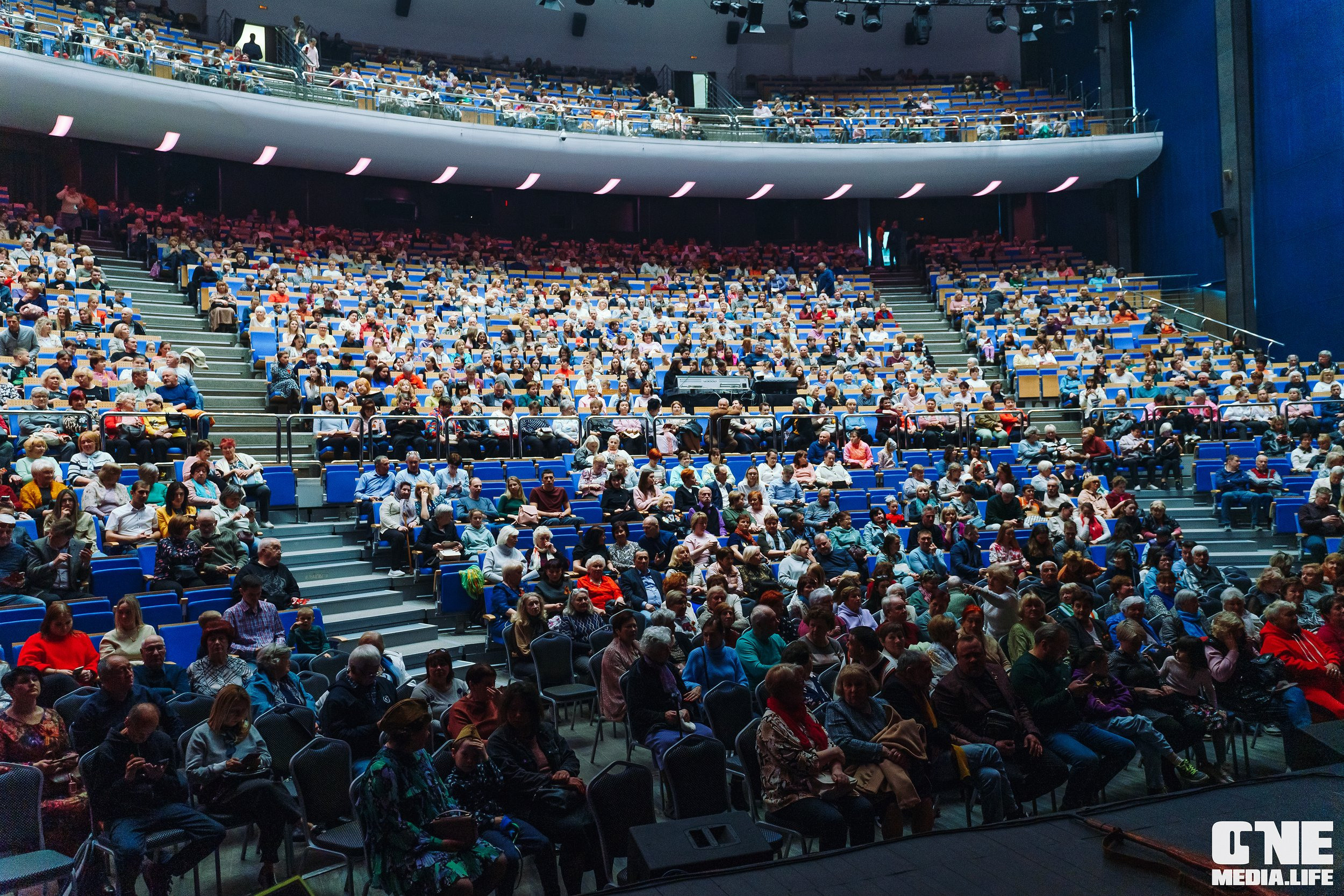 Праздничный концерт «День великой Победы» в Янтарь Холле. One Media Life: фоторепортажи, фотоотчеты с мероприятий и заведений