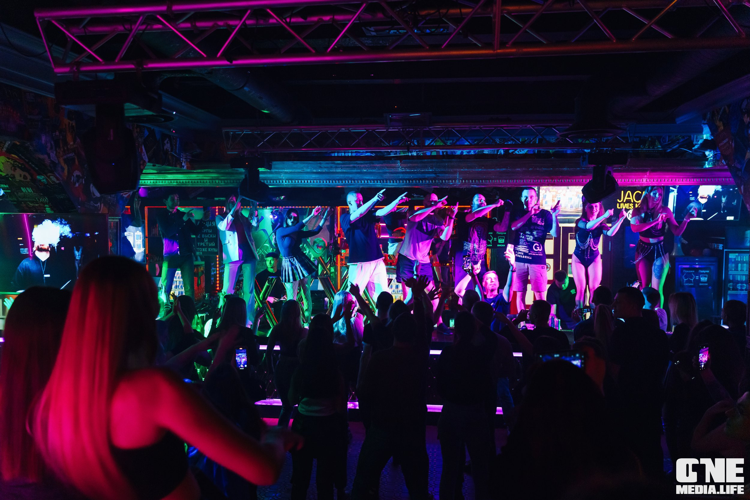 Фоторепортаж из экстрим бара XxxX. One Media Life: фоторепортажи, фотоотчеты с мероприятий и заведений