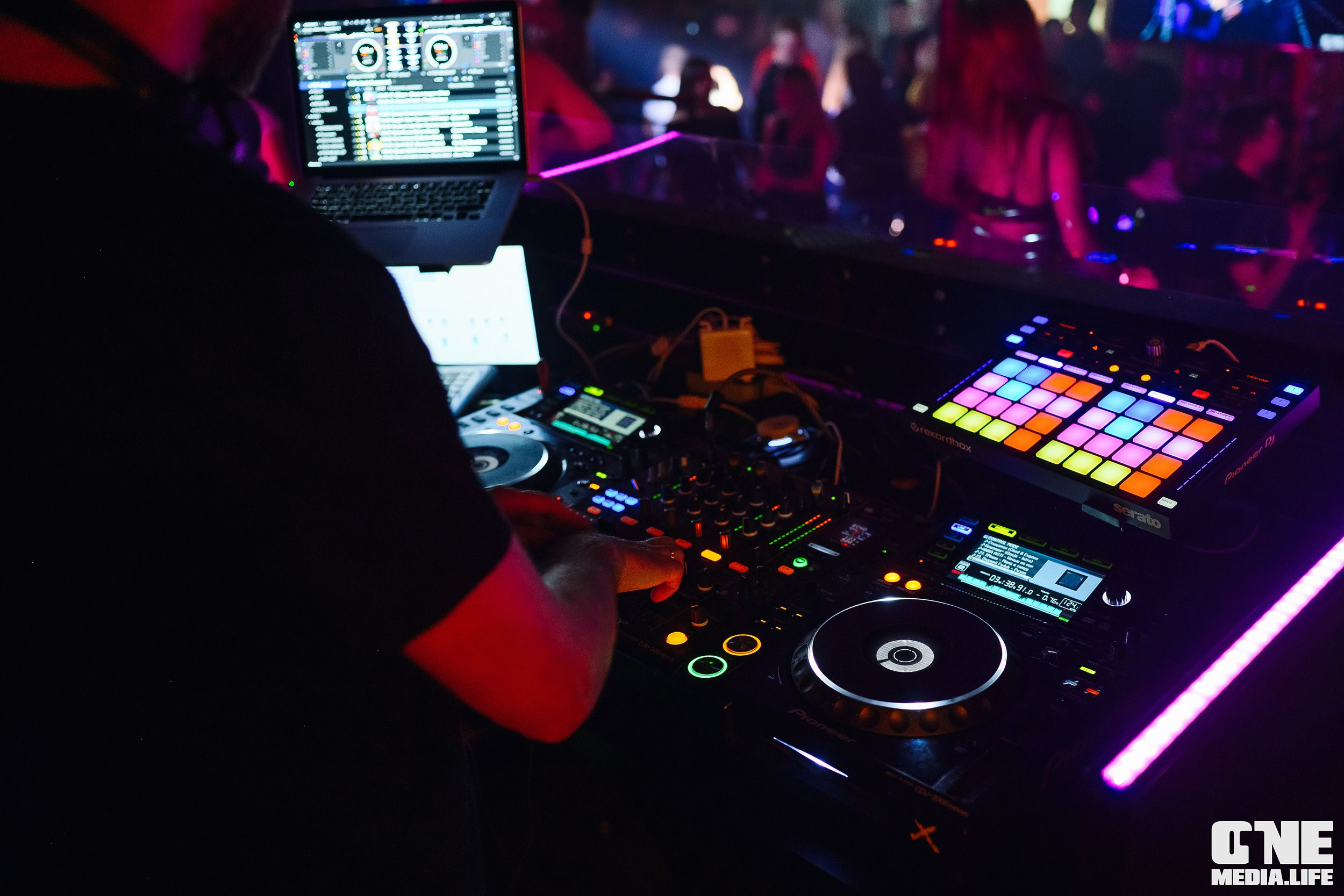 Фоторепортаж из экстрим бара XxxX. One Media Life: фоторепортажи, фотоотчеты с мероприятий и заведений