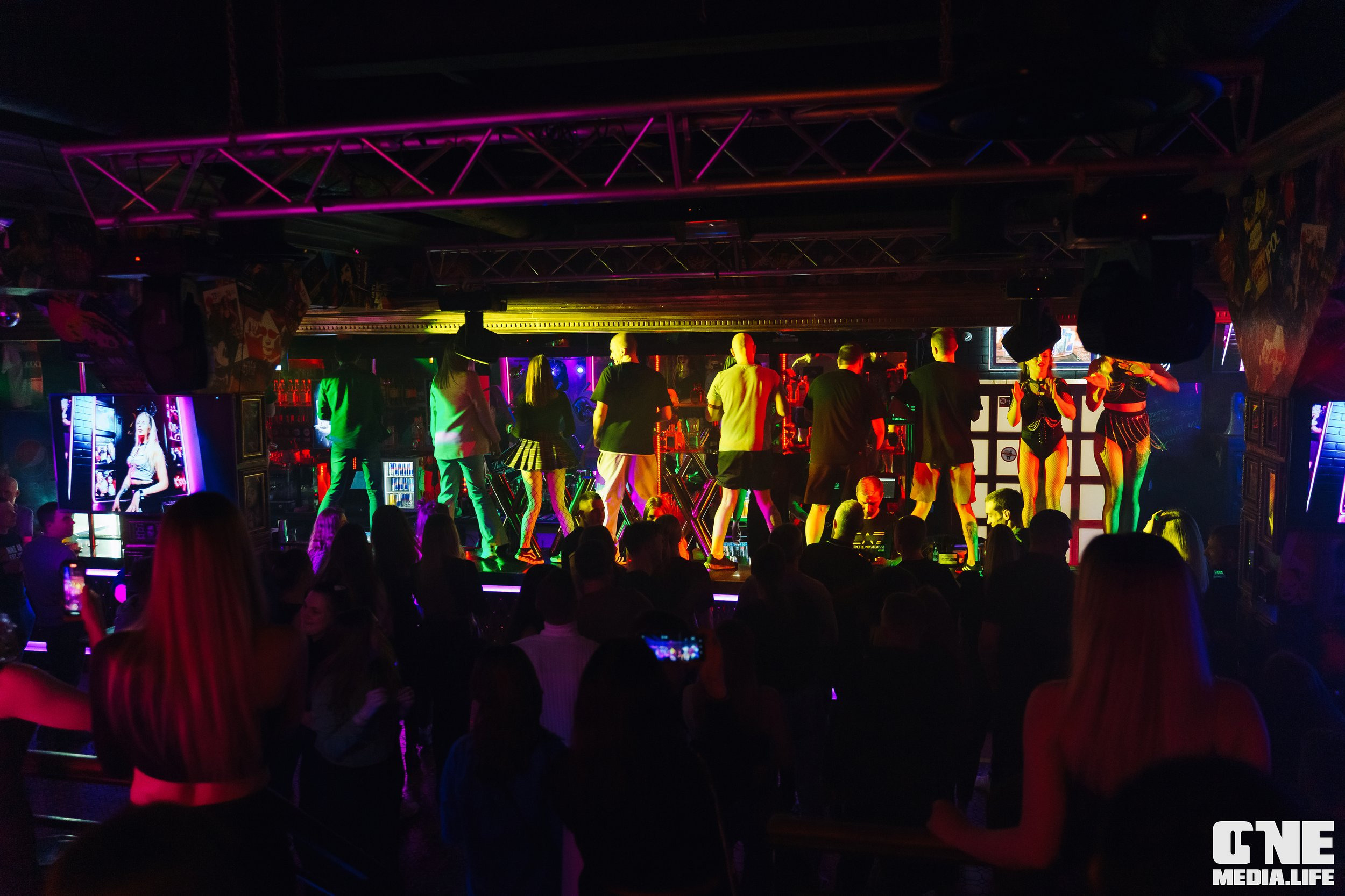Фоторепортаж из экстрим бара XxxX. One Media Life: фоторепортажи, фотоотчеты с мероприятий и заведений