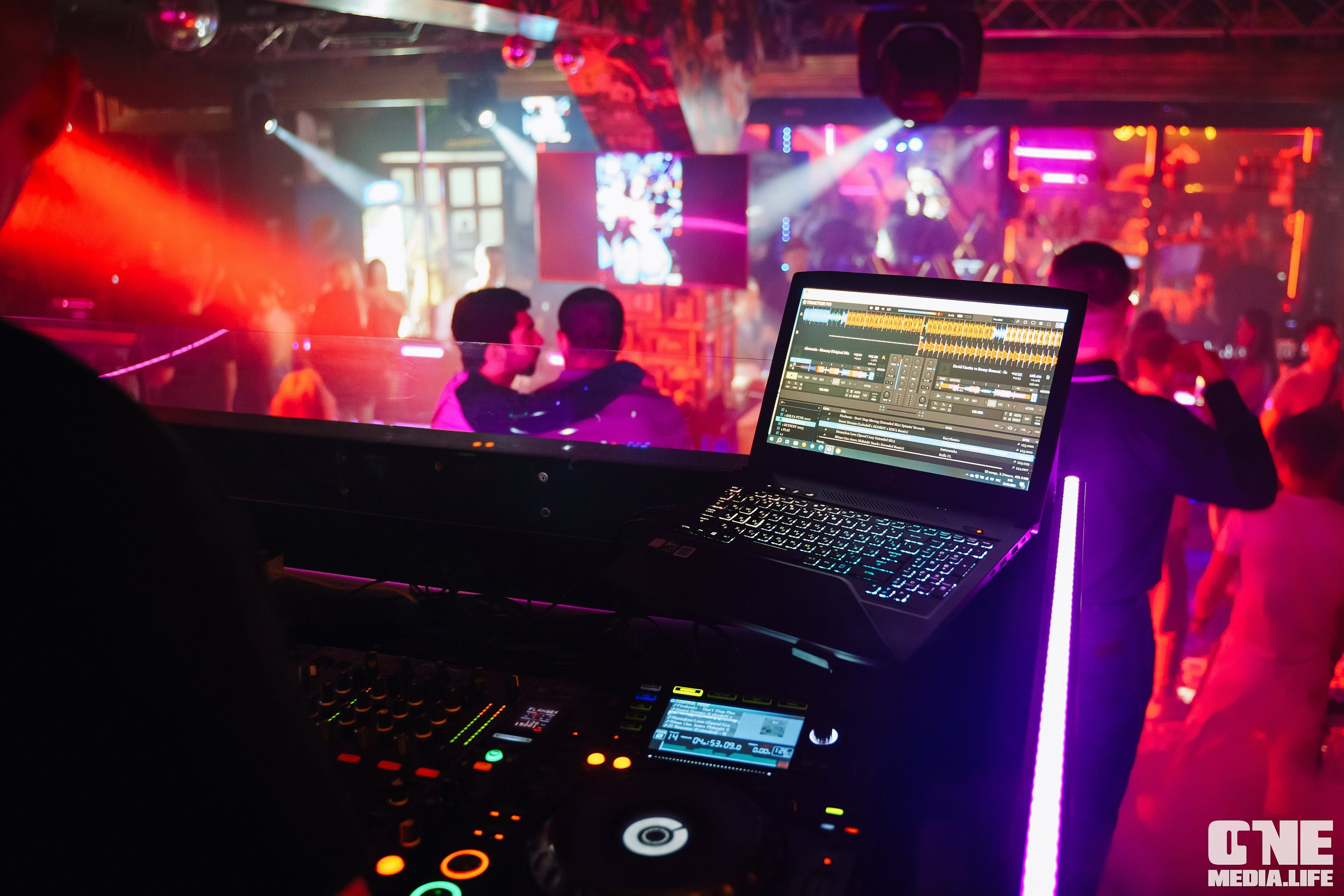 Фотоотчет из бара XxxX. One Media Life: фоторепортажи, фотоотчеты с мероприятий и заведений