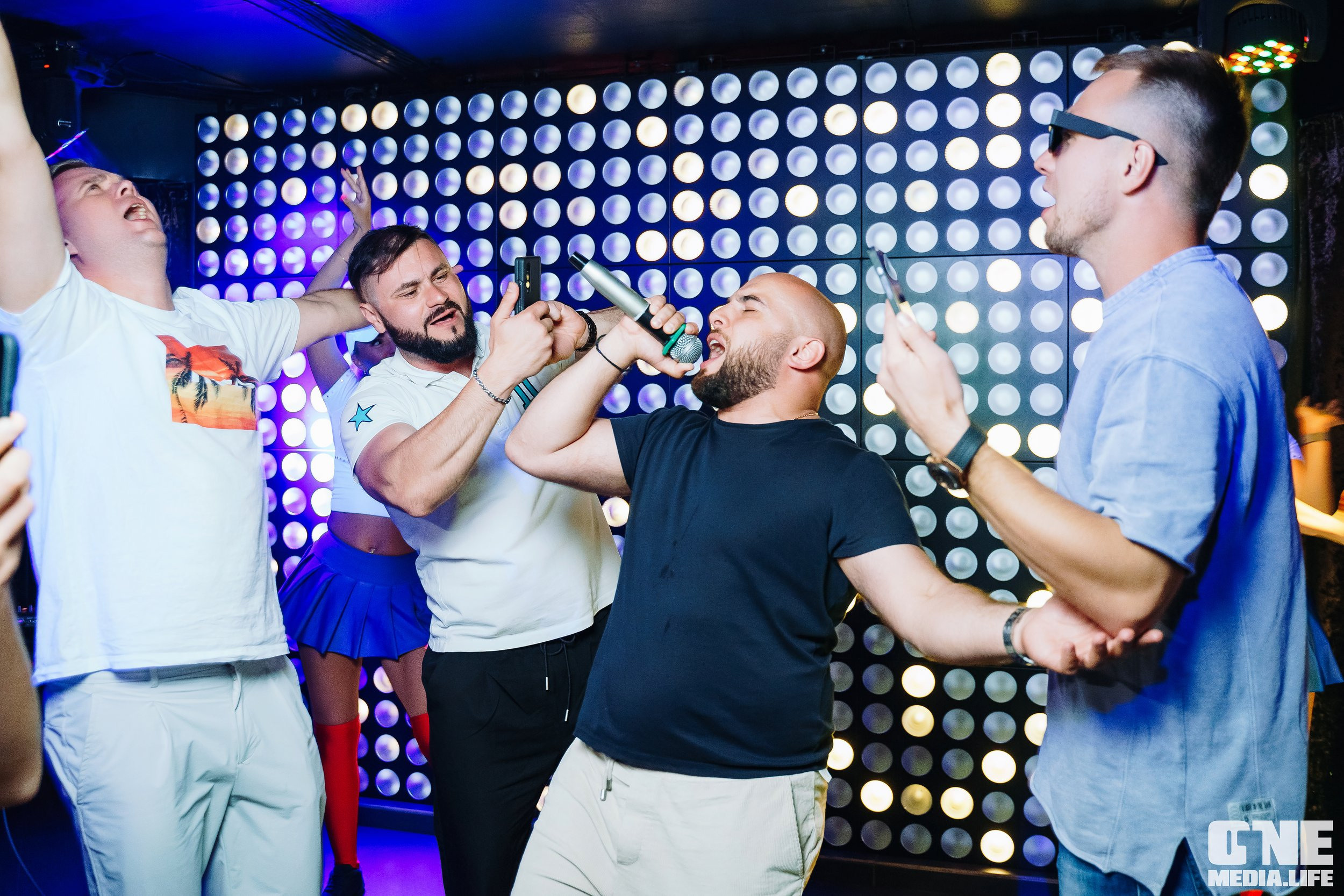 Фотоотчет из караоке-клуба Эйфория. One Media Life: фоторепортажи, фотоотчеты с мероприятий и заведений