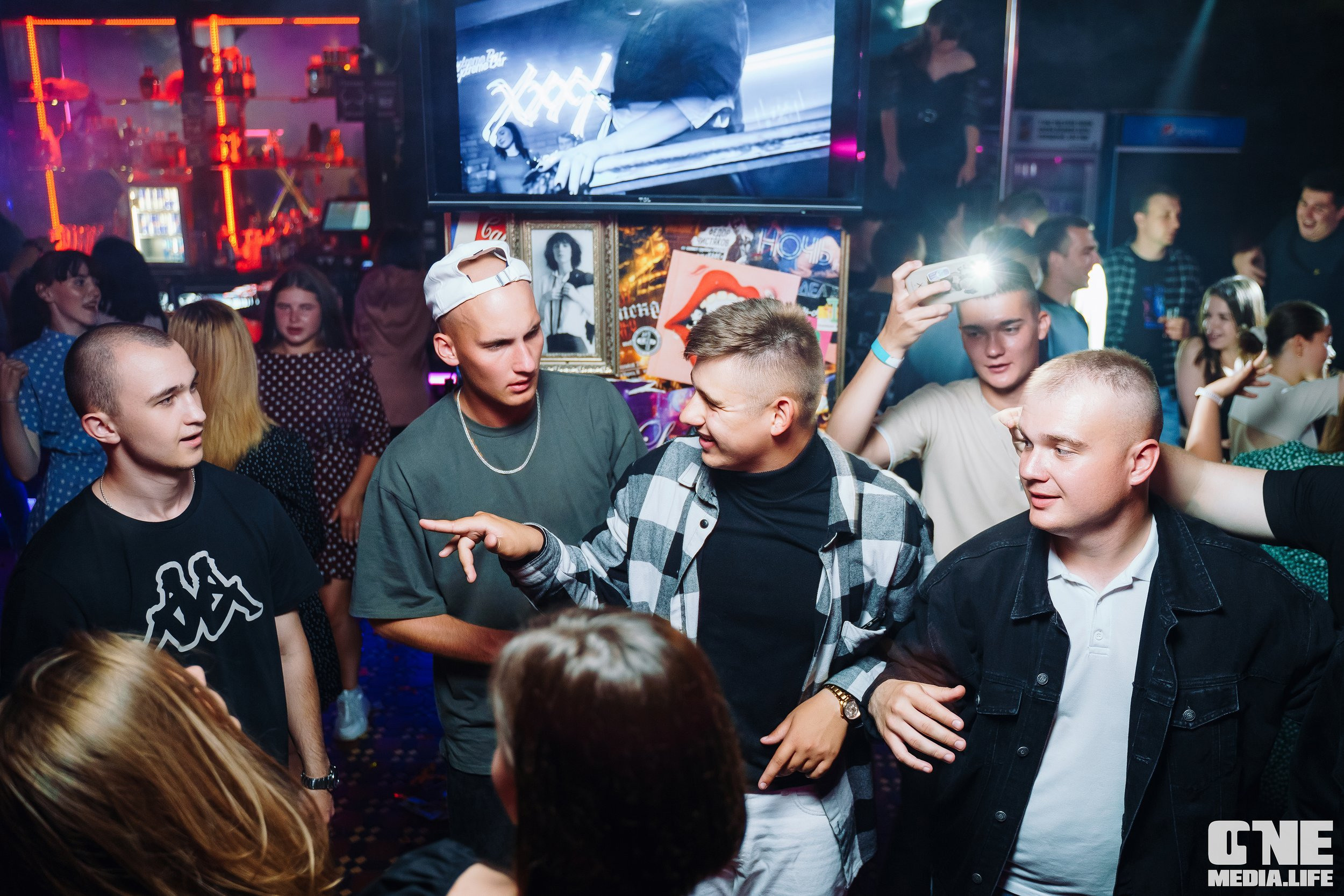 Фотоотчет из бара XxxX. One Media Life: фоторепортажи, фотоотчеты с мероприятий и заведений