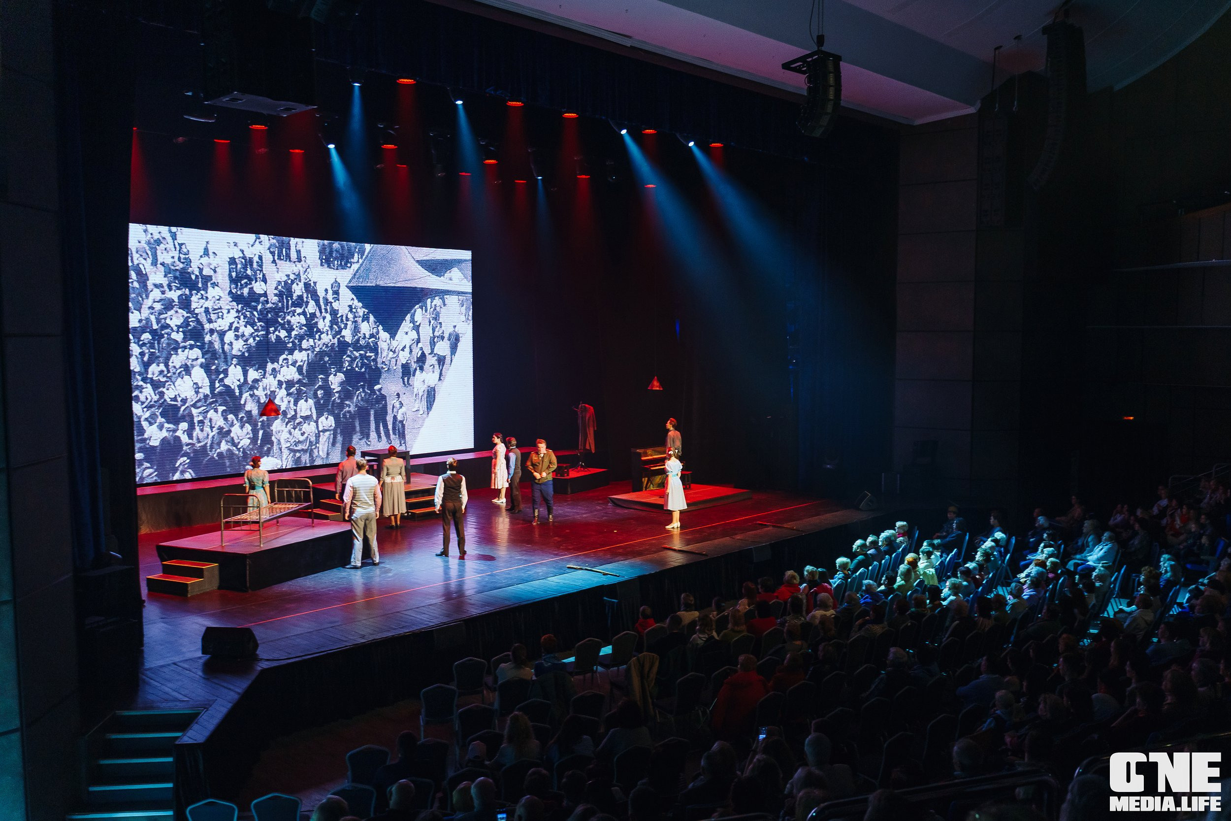 Праздничный концерт «День великой Победы» в Янтарь Холле. One Media Life: фоторепортажи, фотоотчеты с мероприятий и заведений