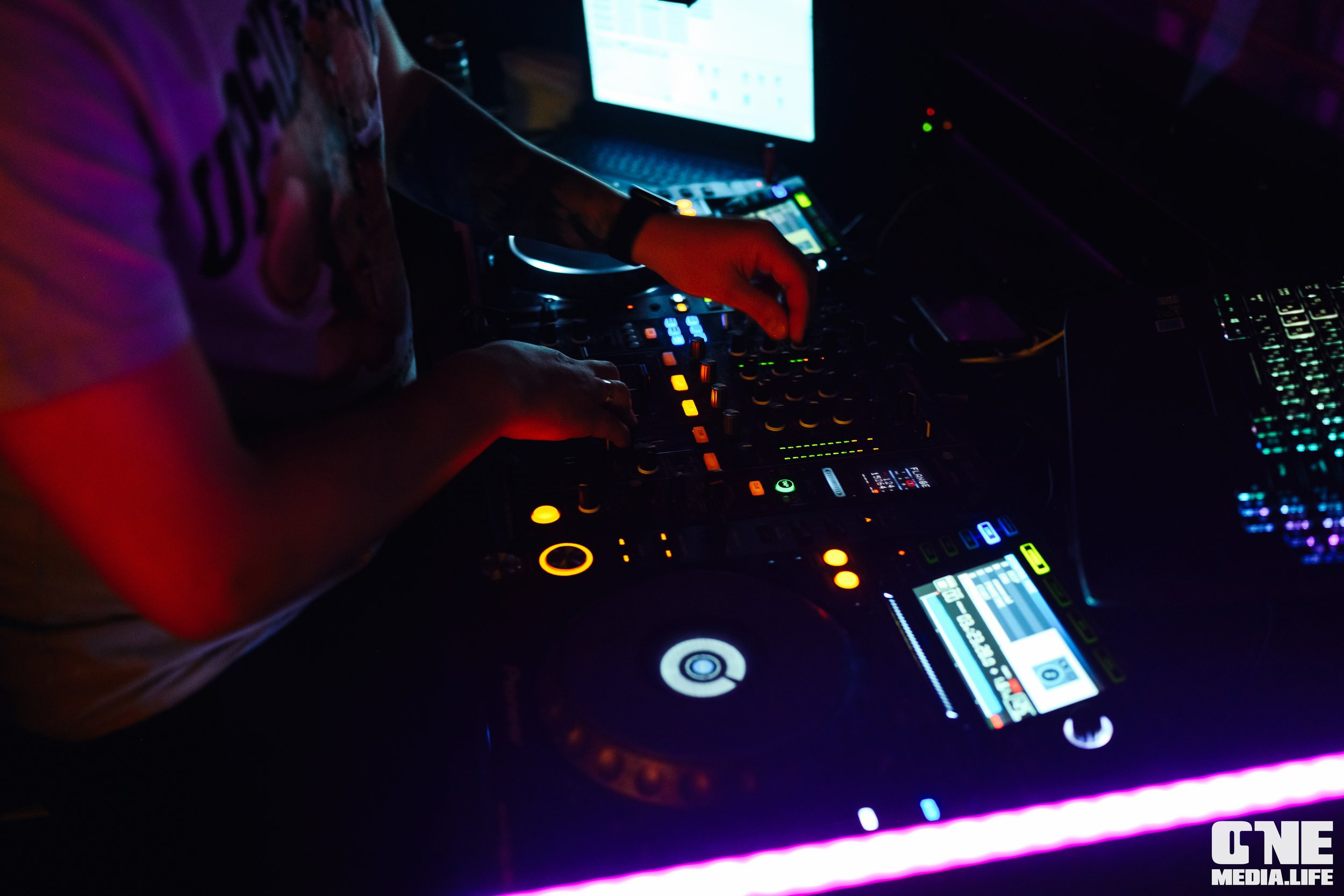 Фоторепортаж из караоке-клуба Эйфория. One Media Life: фоторепортажи, фотоотчеты с мероприятий и заведений