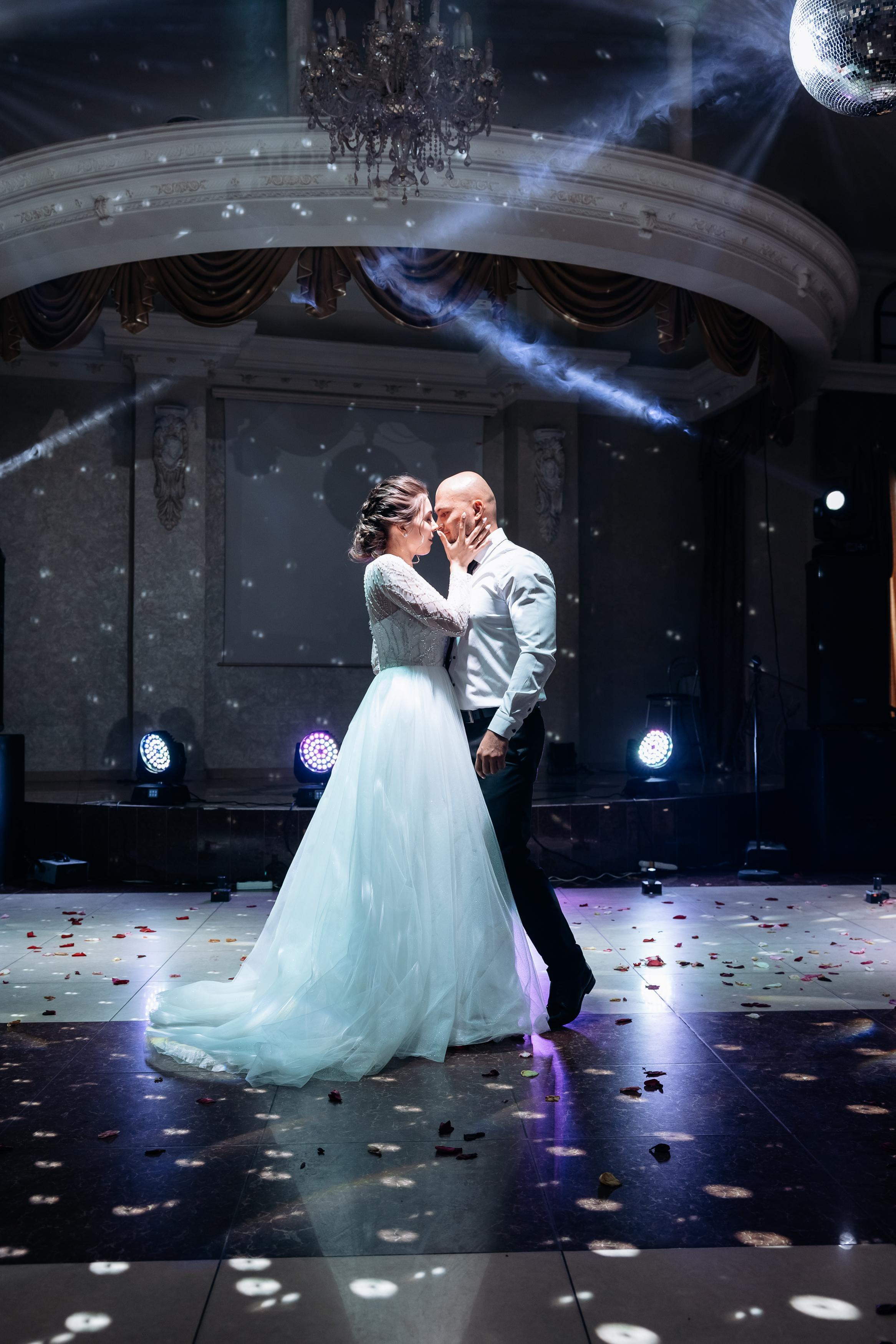 Свадебная фотосессия в басейне. Свадебный фотограф Луганск Андрей Кийко Краснодар