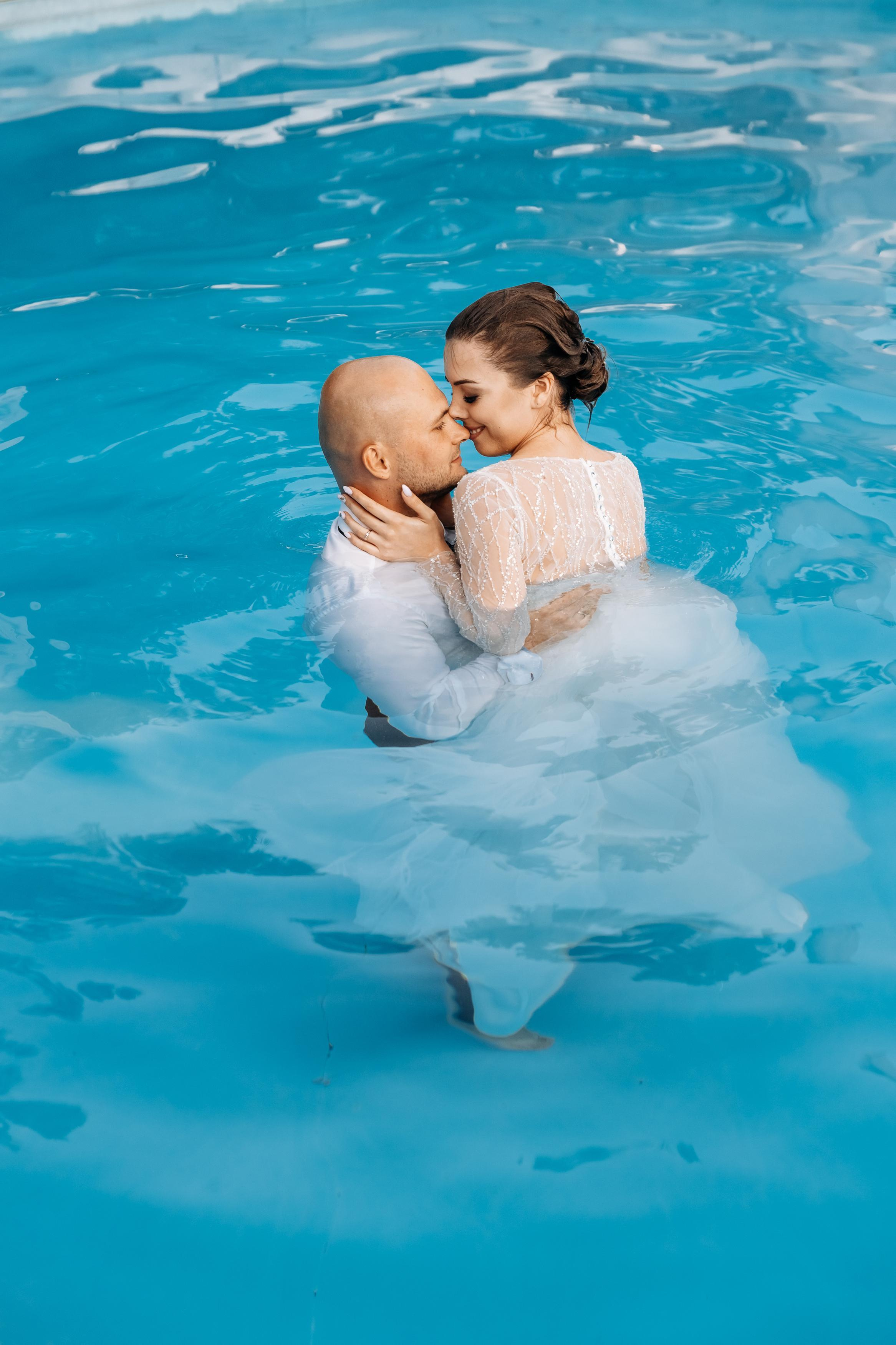 Свадебная фотосессия в басейне. Свадебный фотограф Луганск Андрей Кийко Краснодар