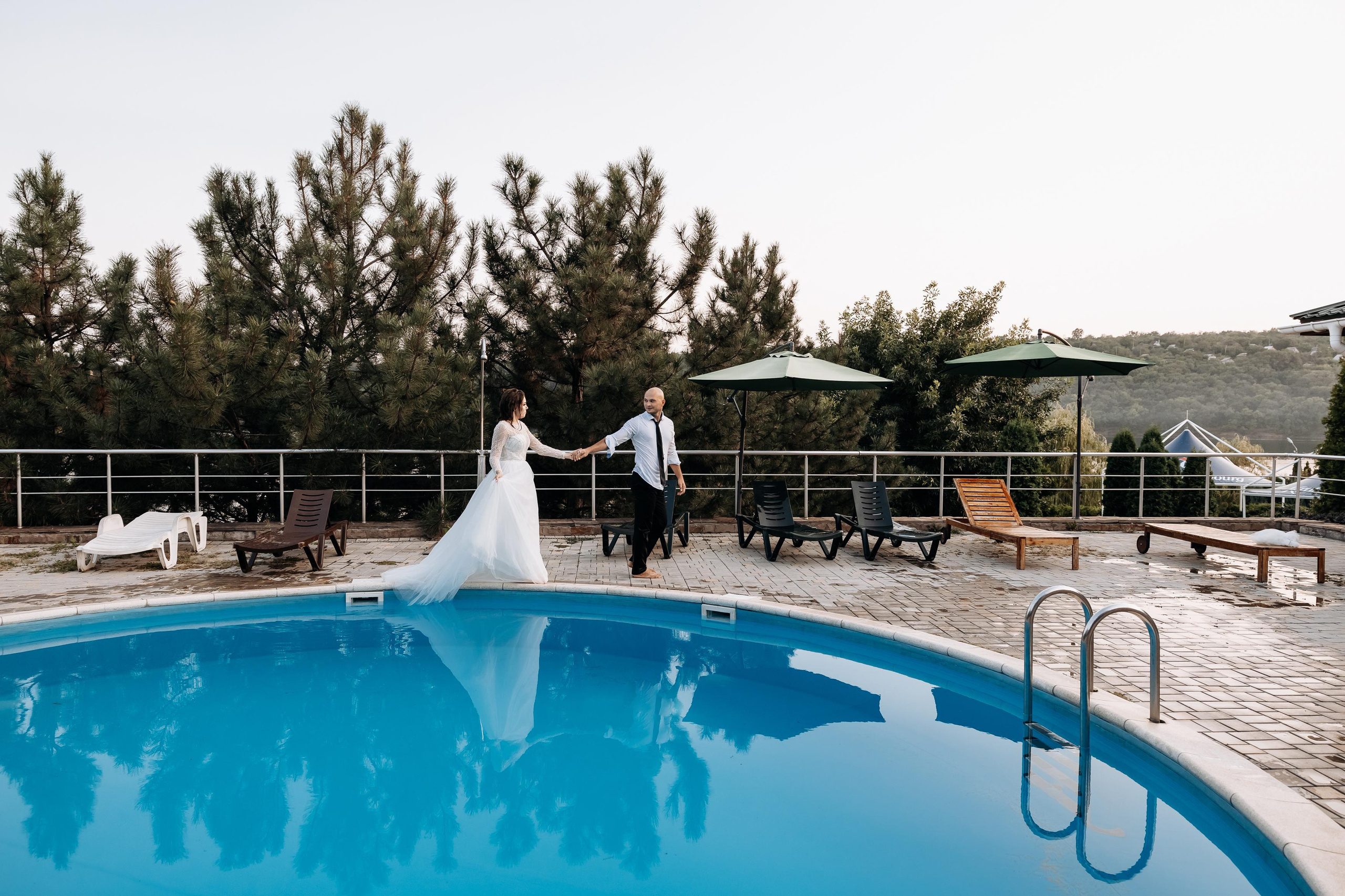 Свадебная фотосессия в басейне. Свадебный фотограф Луганск Андрей Кийко Краснодар