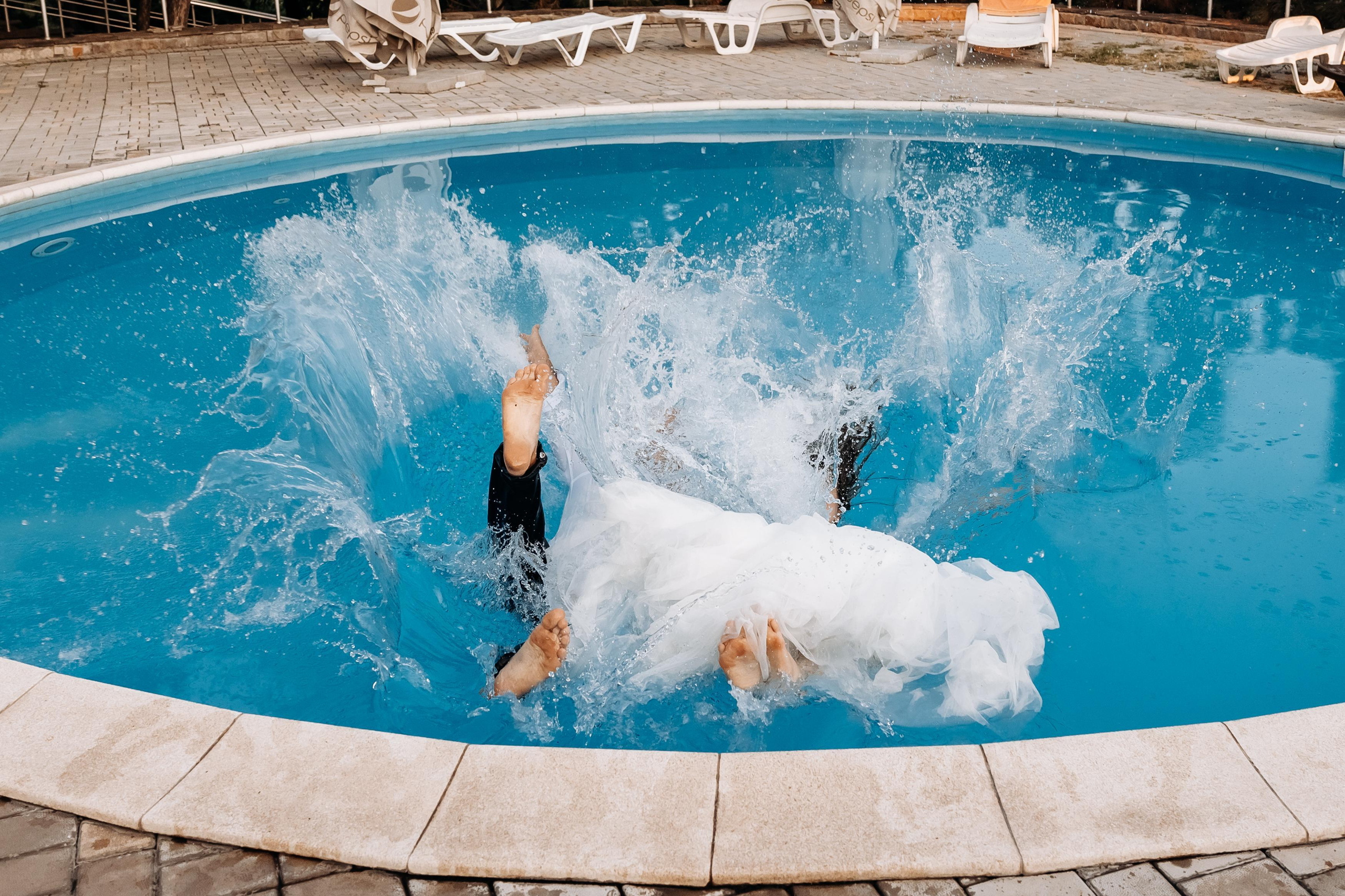 Свадебная фотосессия в басейне. Свадебный фотограф Луганск Андрей Кийко Краснодар
