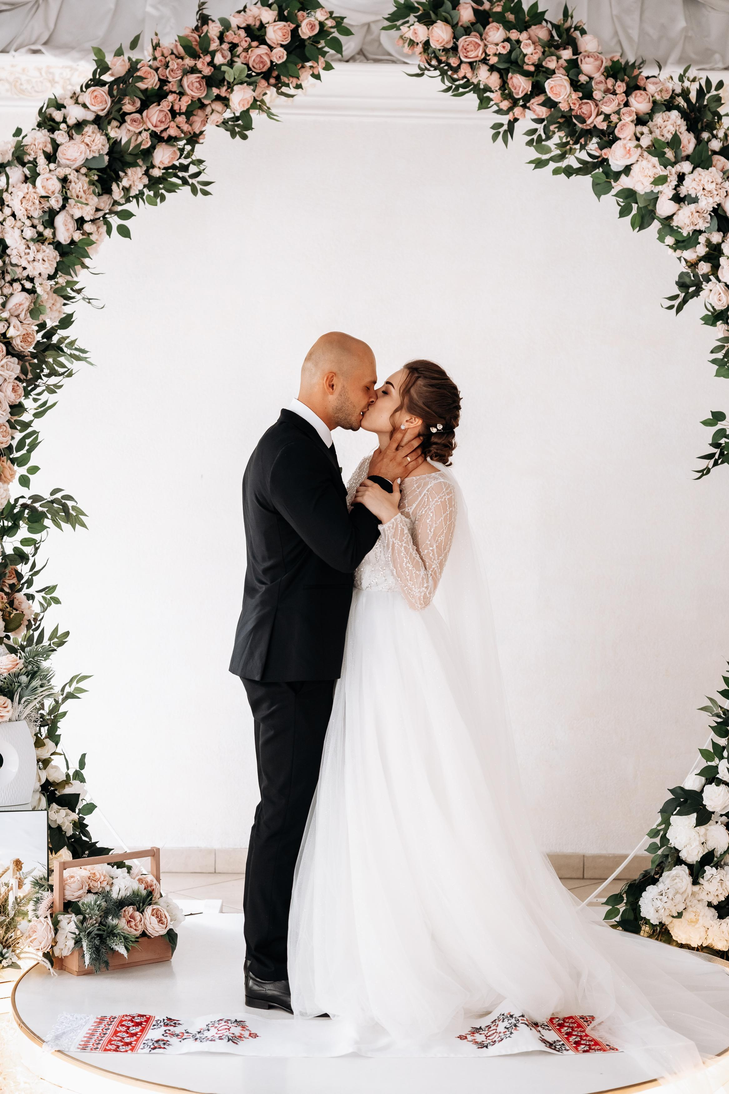 Свадебная фотосессия в басейне. Свадебный фотограф Луганск Андрей Кийко Краснодар