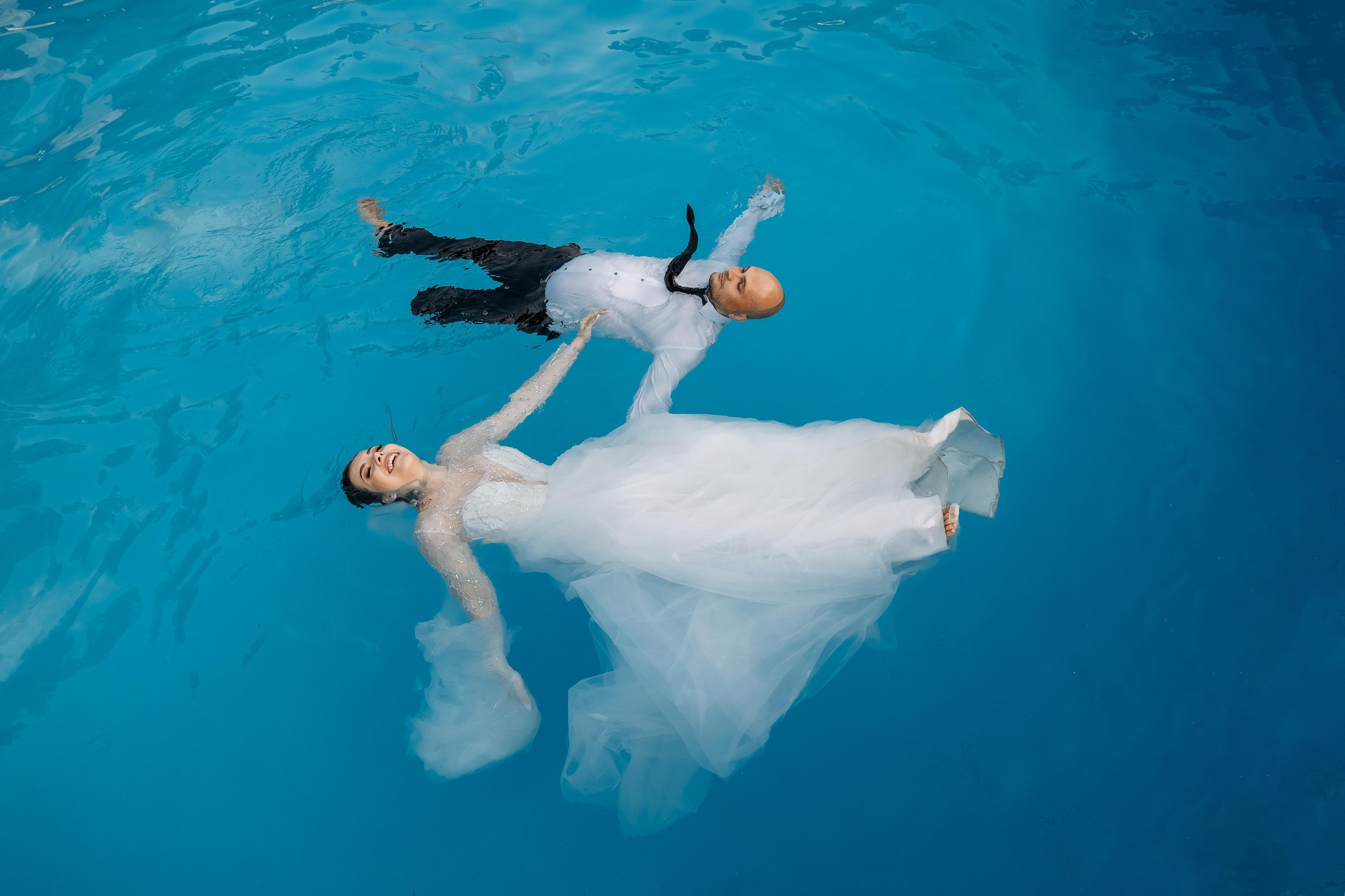 Свадебная фотосессия в басейне. Свадебный фотограф Луганск Андрей Кийко Краснодар