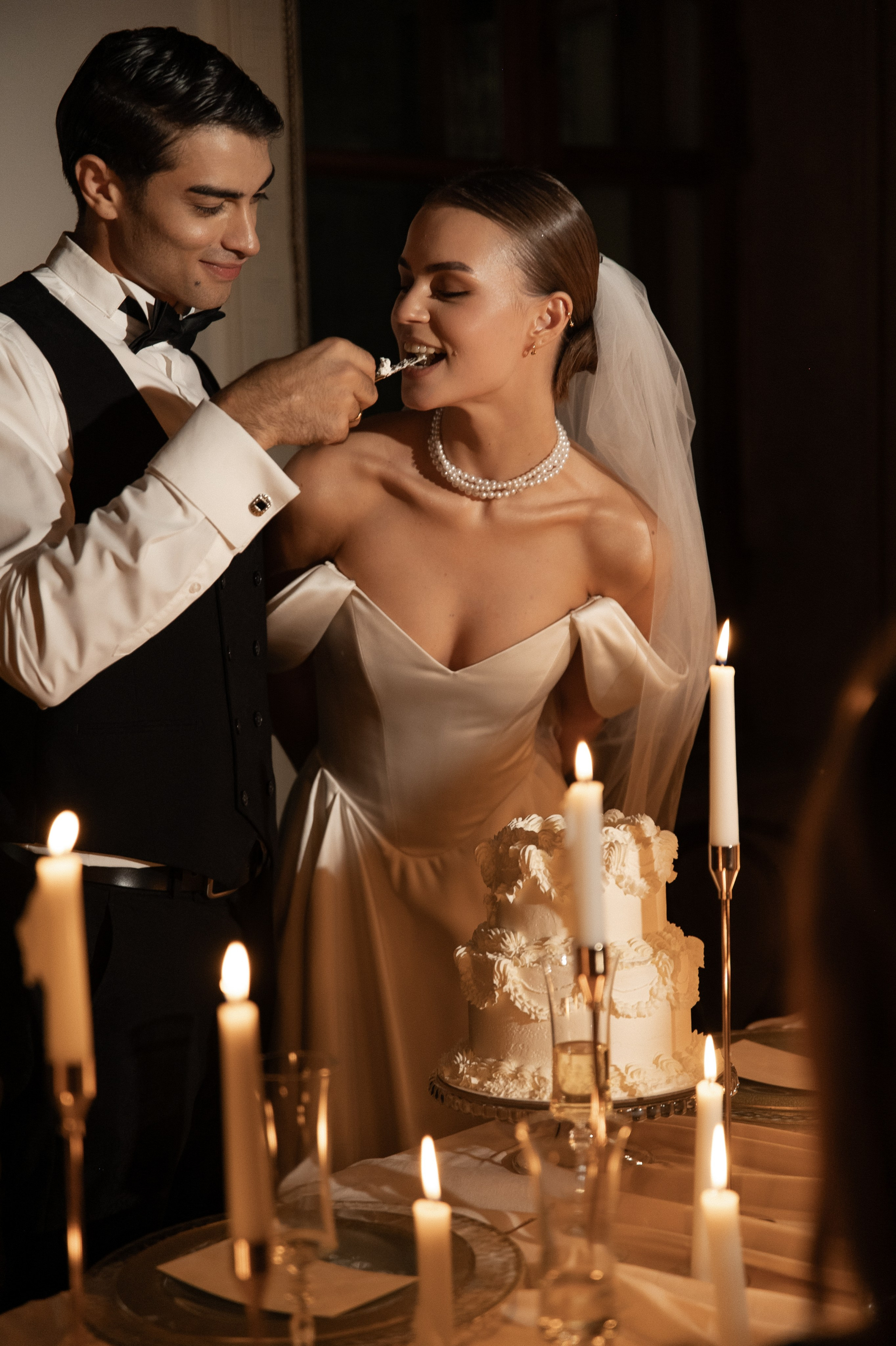 Камерный свадебный ужин при свечах в старинном особняке в фотостудии 21. Kult. Ярослава Ерина — свадебный фотограф в Москве